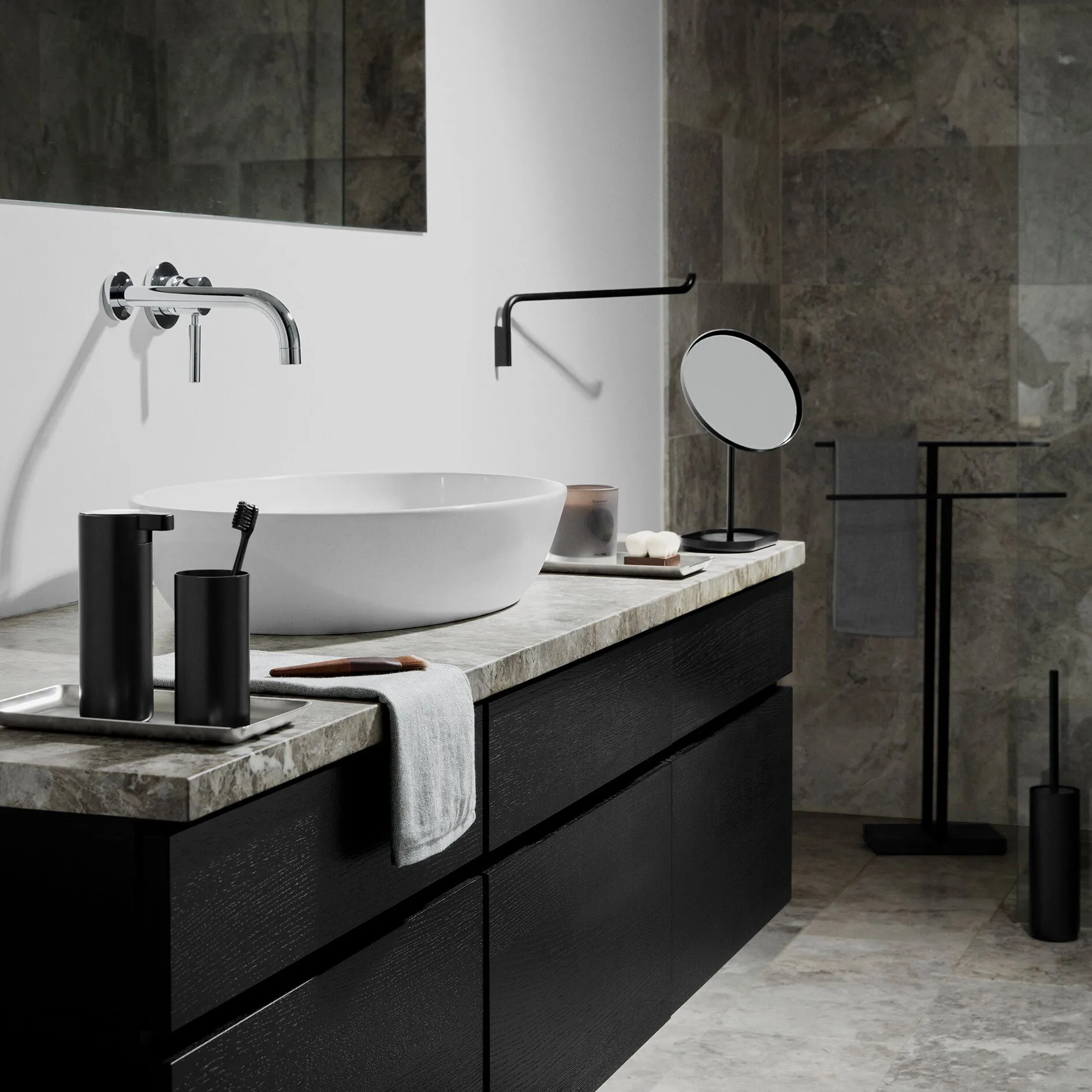 Modo-meikkauspeili, Musta blomus