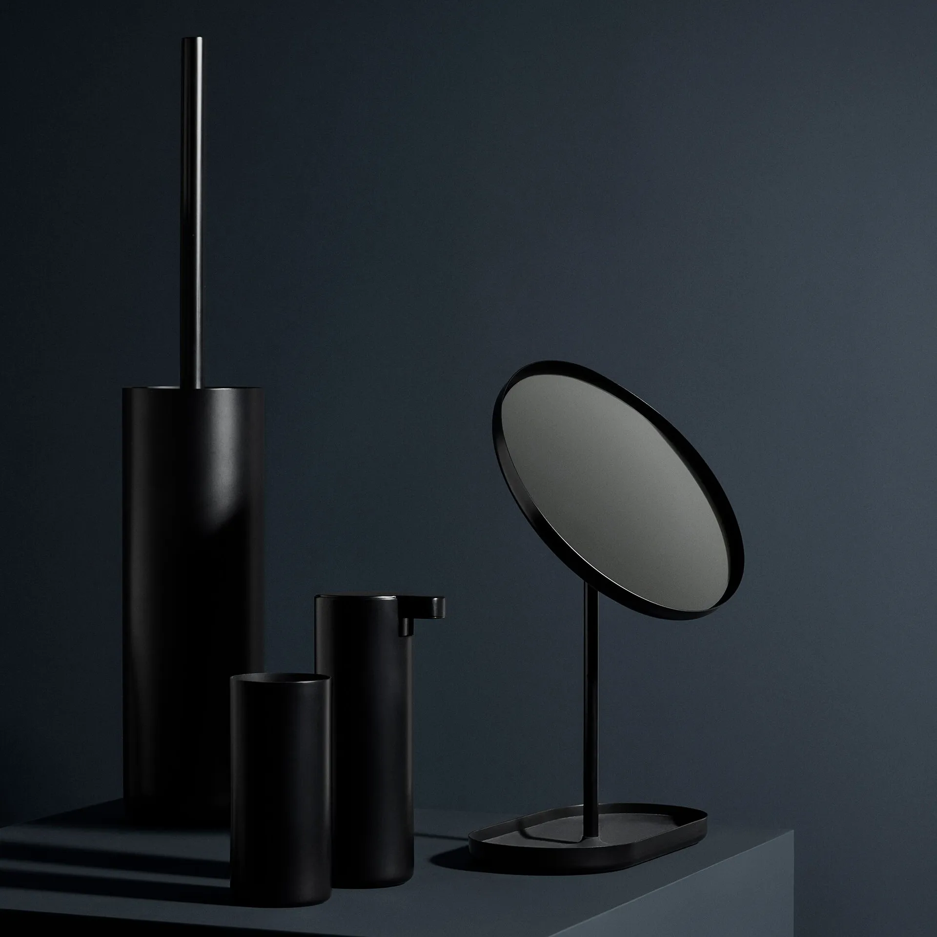 Modo-vessaharja, Musta blomus