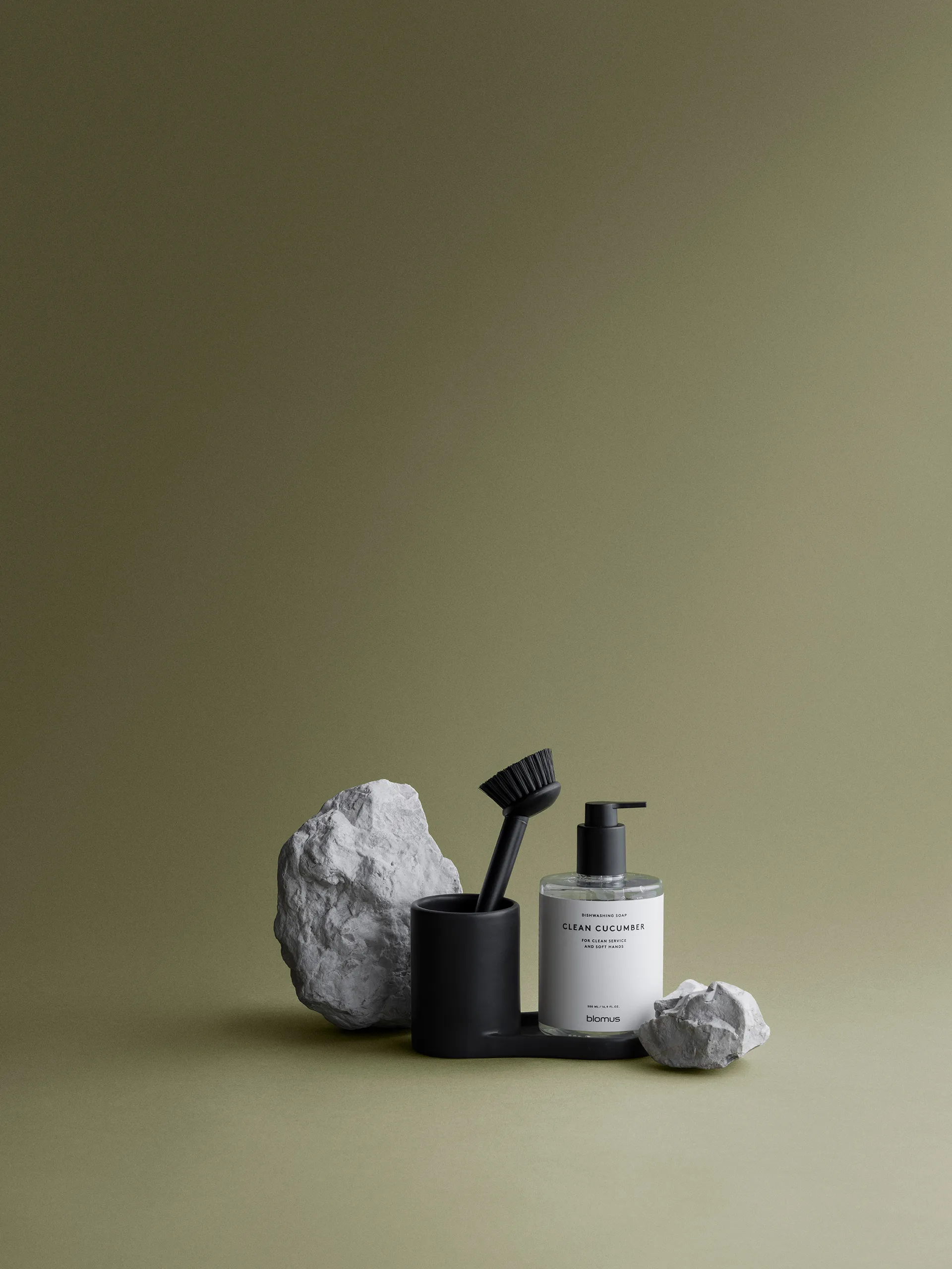 Piro tiskiharjan- ja saippuateline, Musta blomus