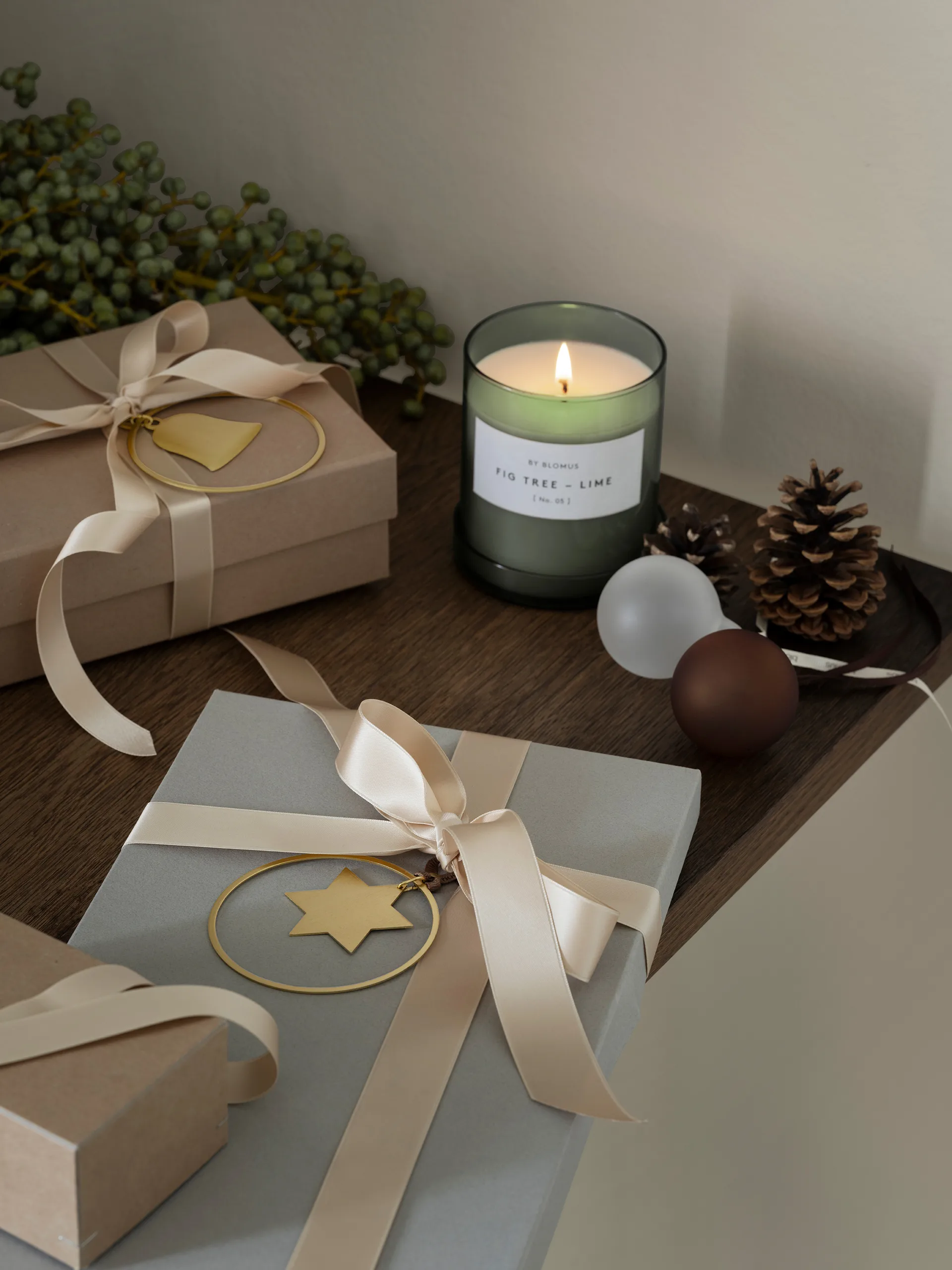 Valoa tuoksukynttilä 45 tuntia, Viikuna/Lime Agave Green blomus