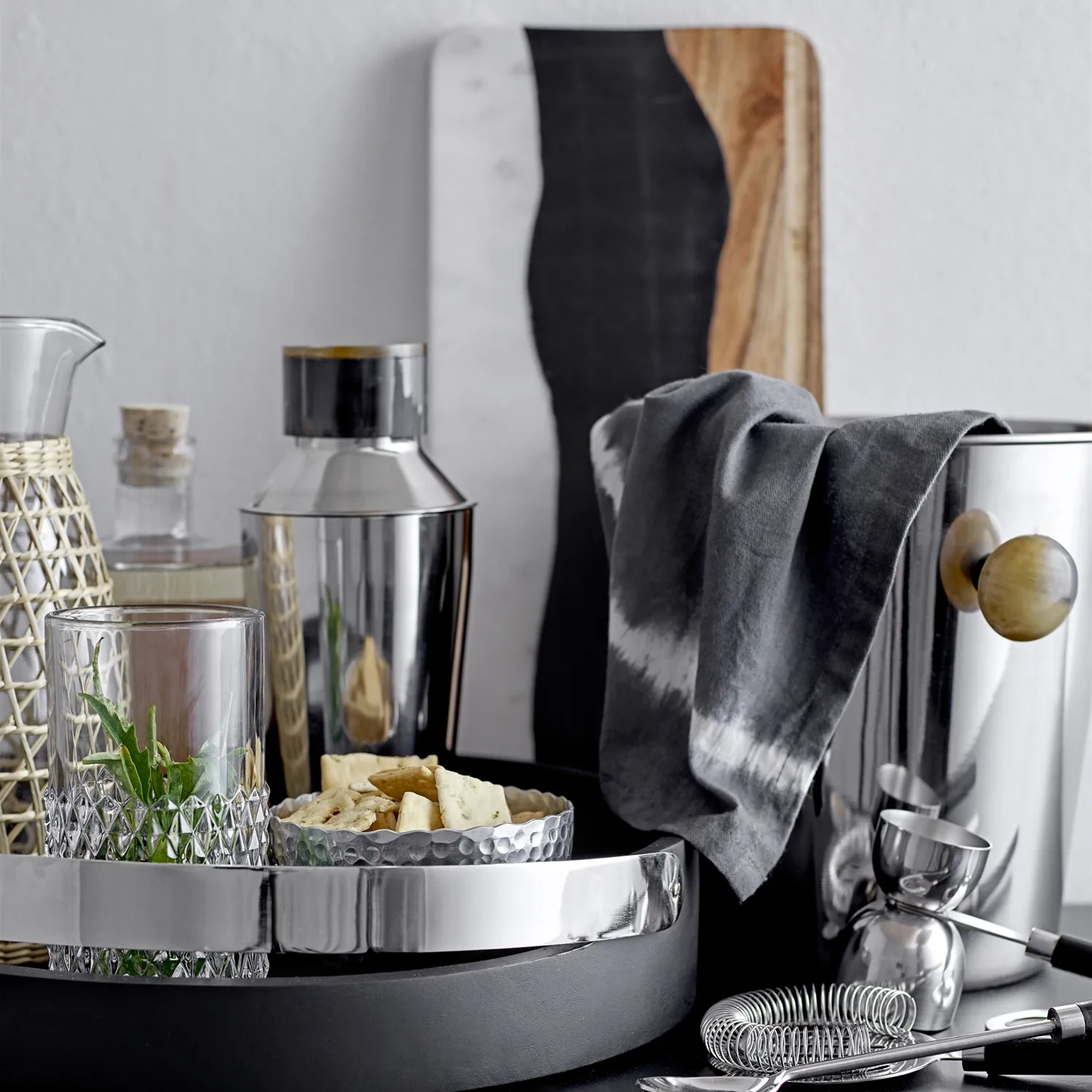 Bloomingville leikkuulauta marmori-resiini-akasia, 18x39,5 cm Bloomingville