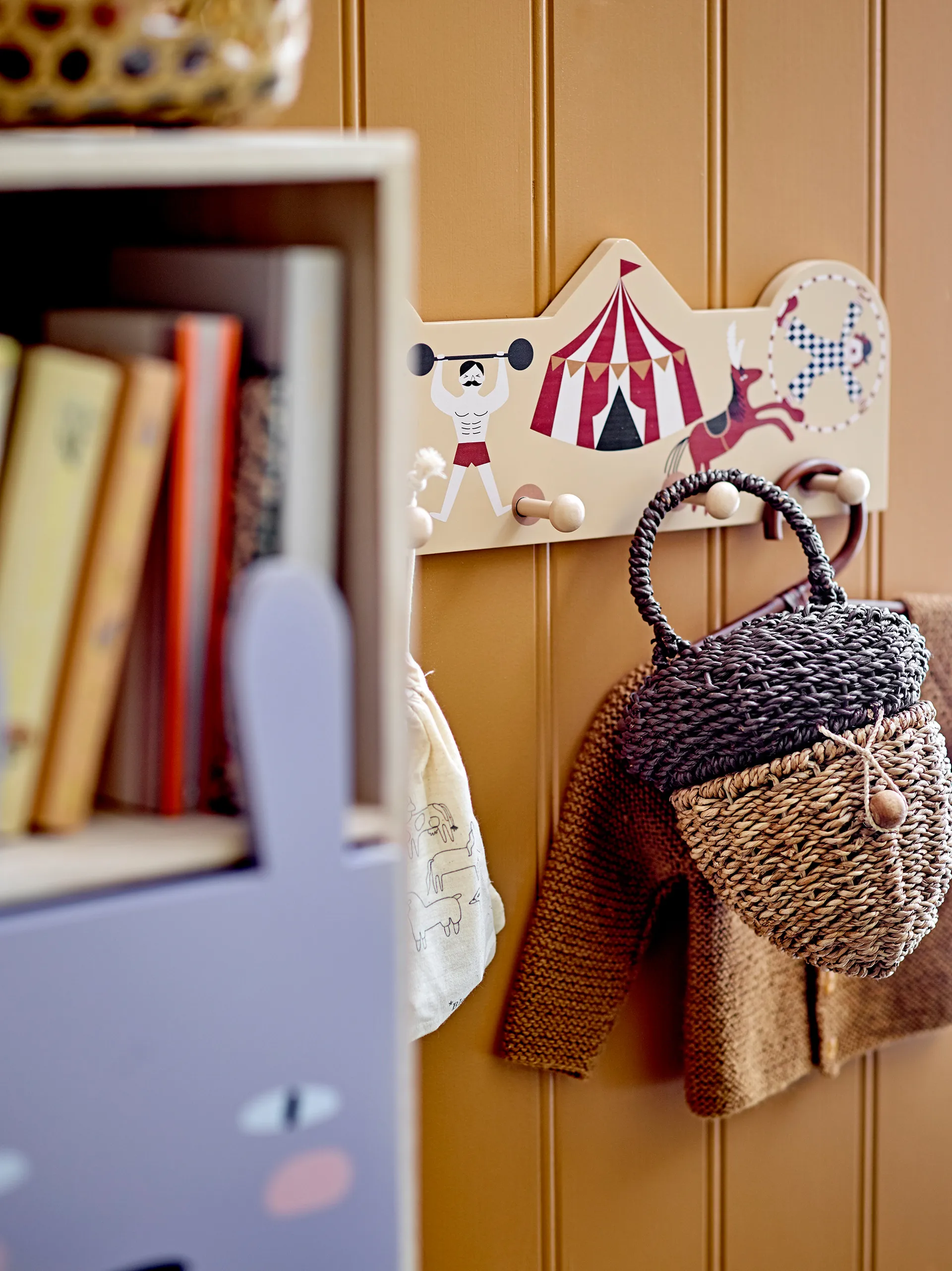 Calle kirjahylly laatikoilla, Luonnonvärinen Bloomingville