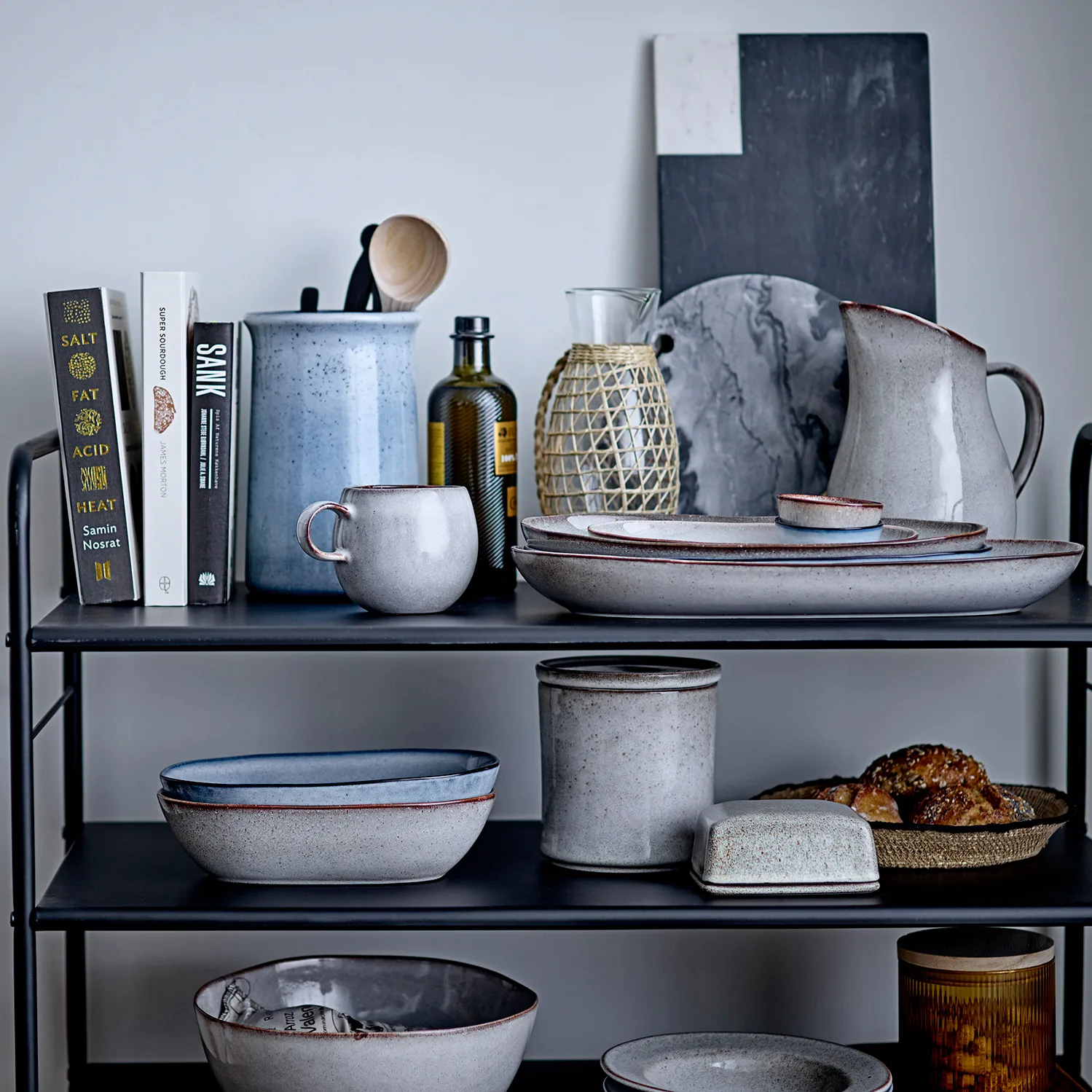 Elvia leikkuulauta marmori 23x45,5 cm, Musta Bloomingville