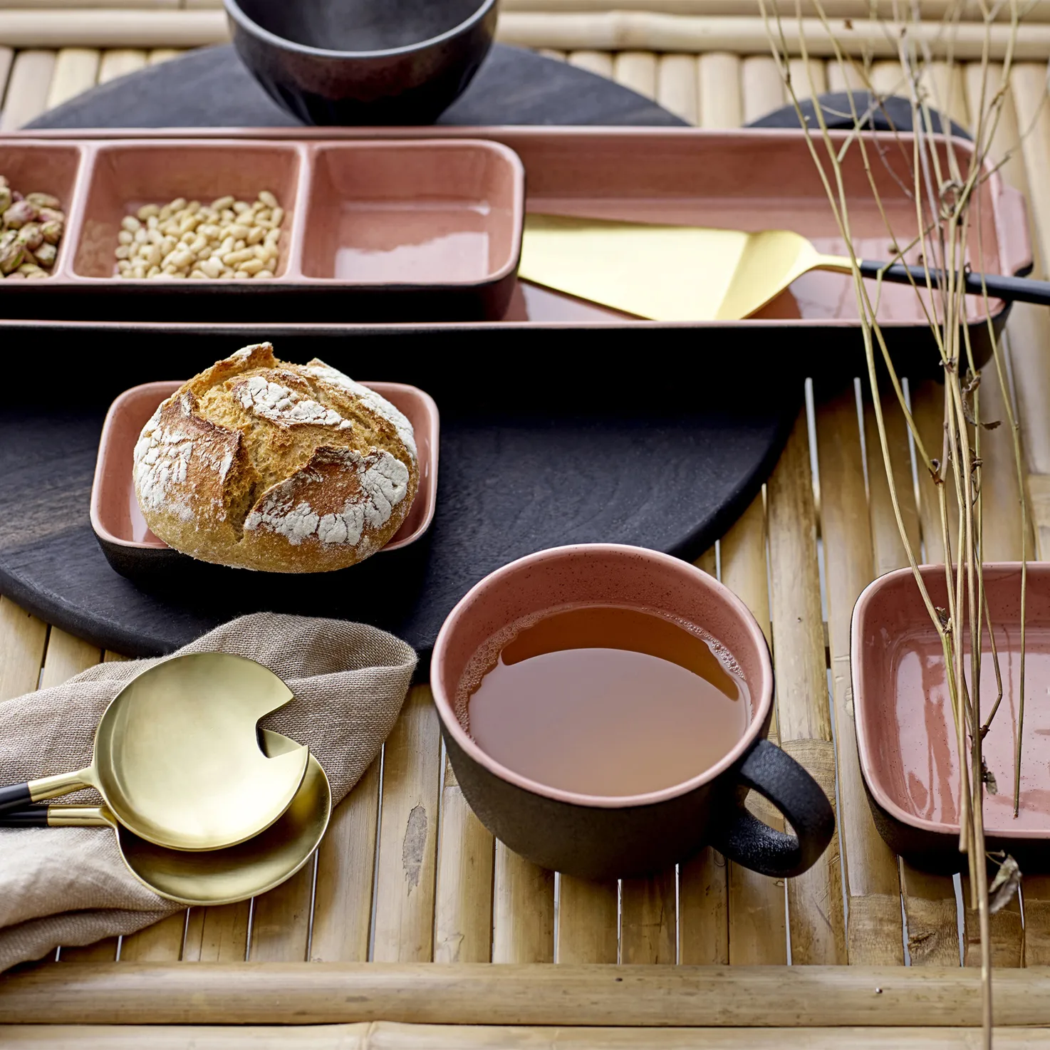 Sienna tarjoiluastia, Oranssi-musta Bloomingville