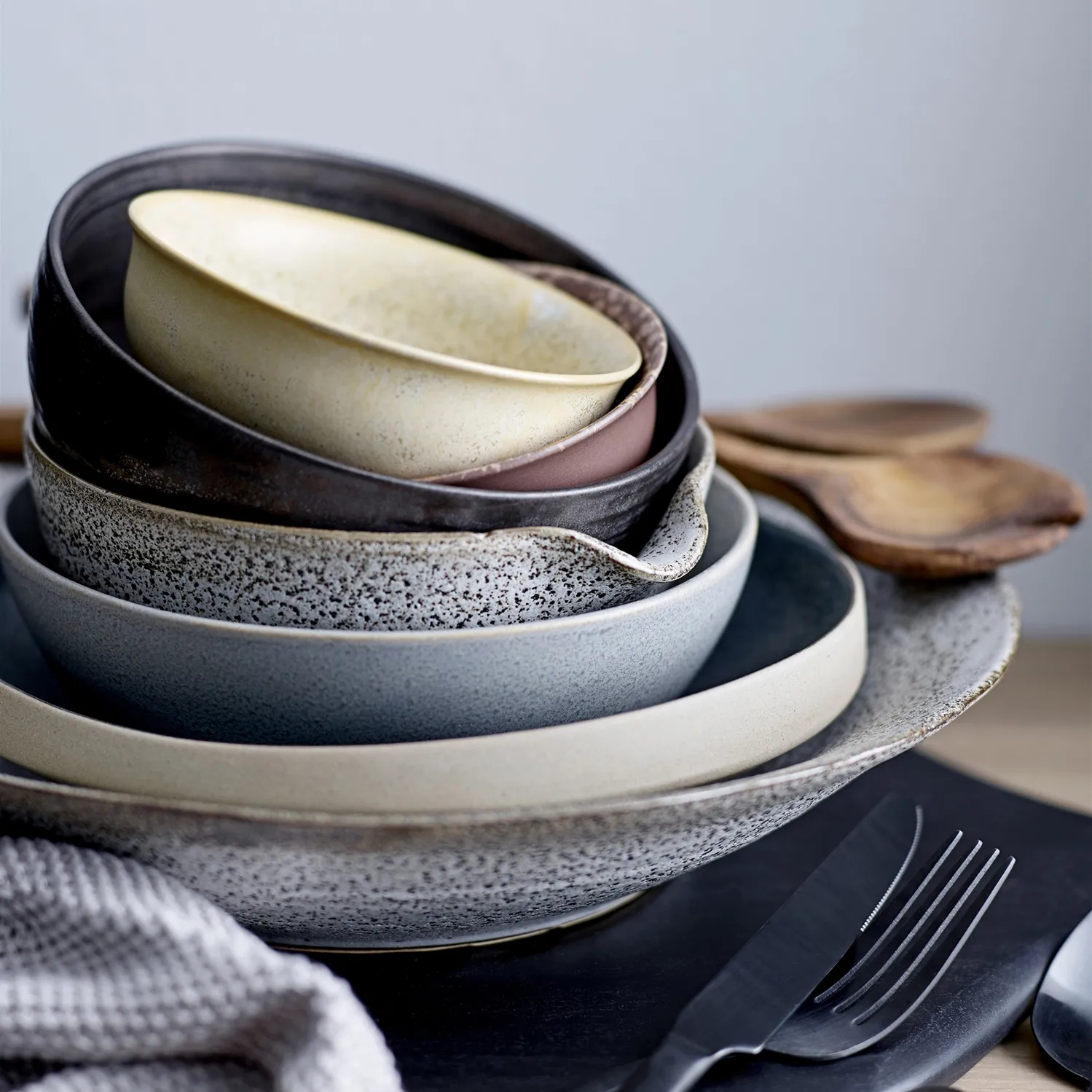 Thea kulho kivitavaraa, Ø 15 cm, Pronssi Bloomingville