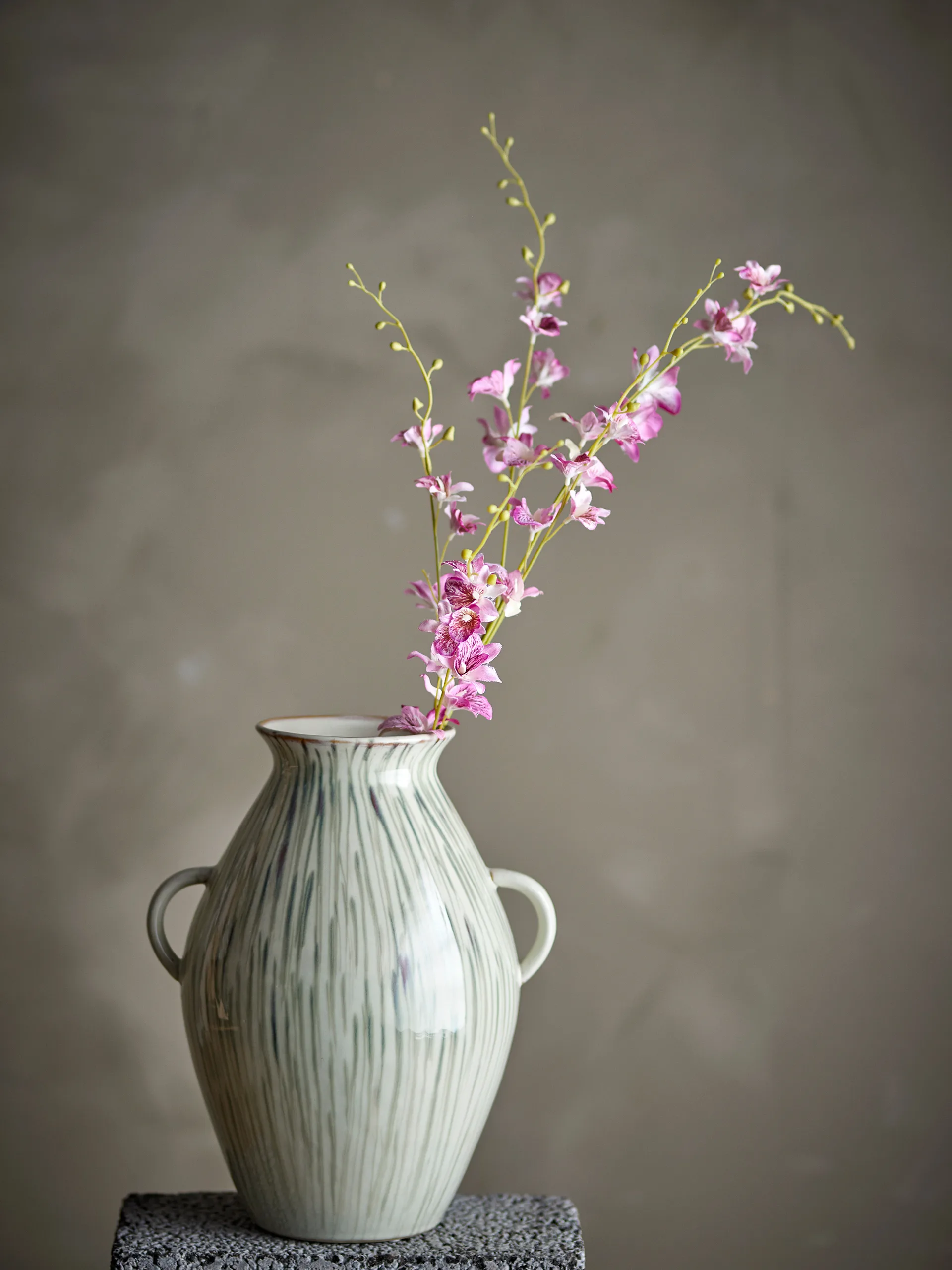 Varresta orkidea ja vaha kukka., Pinkki Bloomingville