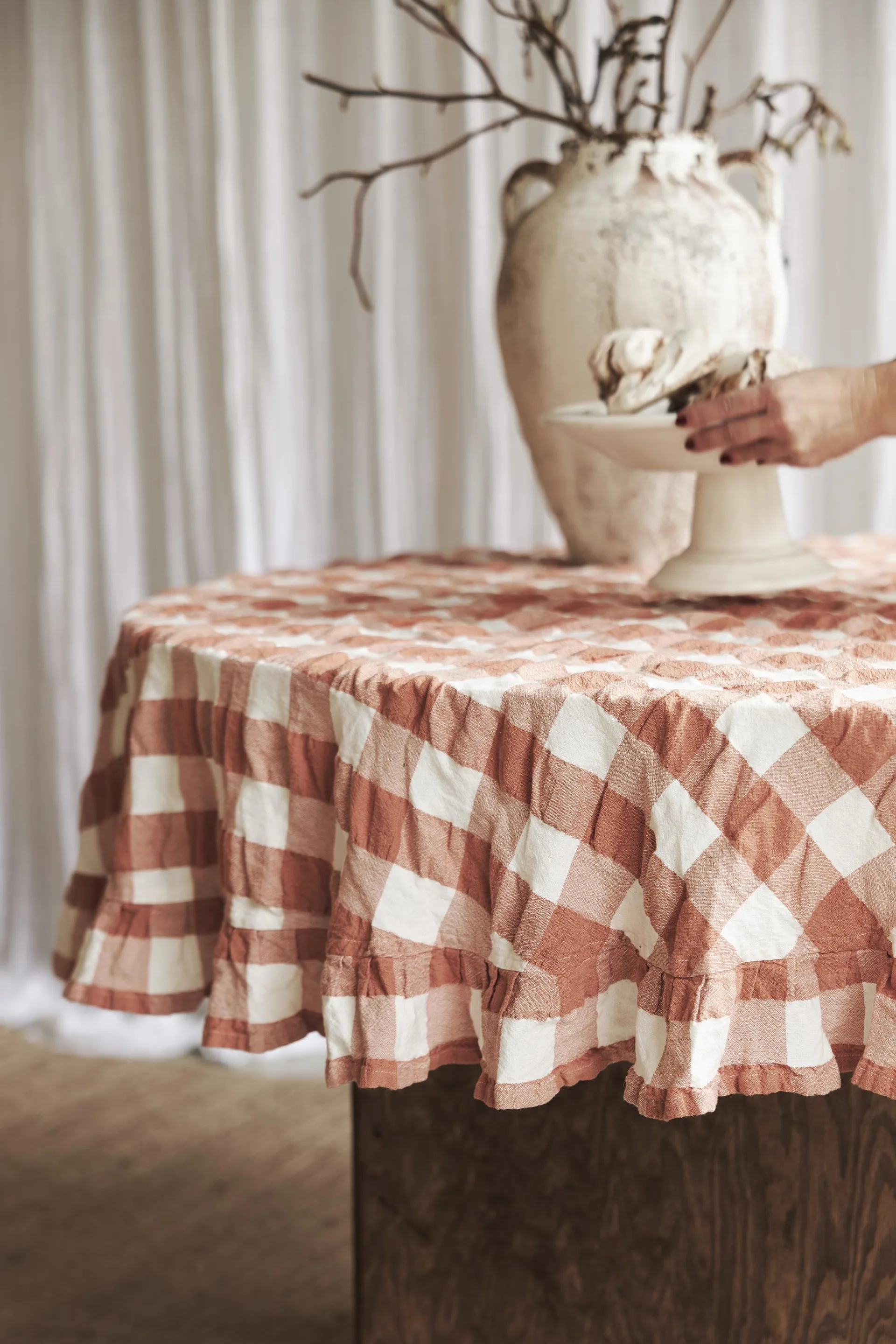 Kullavik pöytäliina Ø170 cm, Ruoste-valkoinen Boel & Jan