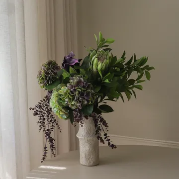 Aubergine Bloom tekokimppu - Kalla-hortensia-kuninkaank Protea, 106 cm, 12 kpl - Botané