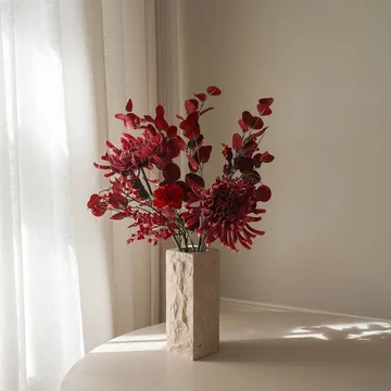 Berry drama tekokukkakimppu - Hämähäkkikrysanteemi, neilikka, eukalyptus, 84 cm - Botané