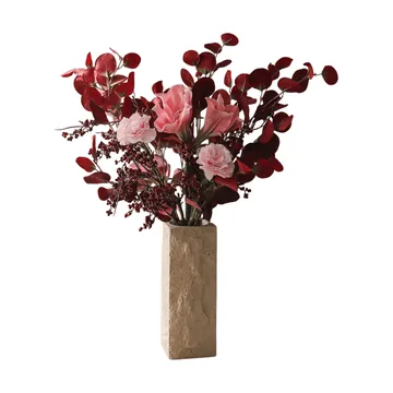 Burgundy blush tekokukkakimppu - Amaryllis, neilikka, marjaoksat, eukalyptus, 84 cm - Botané