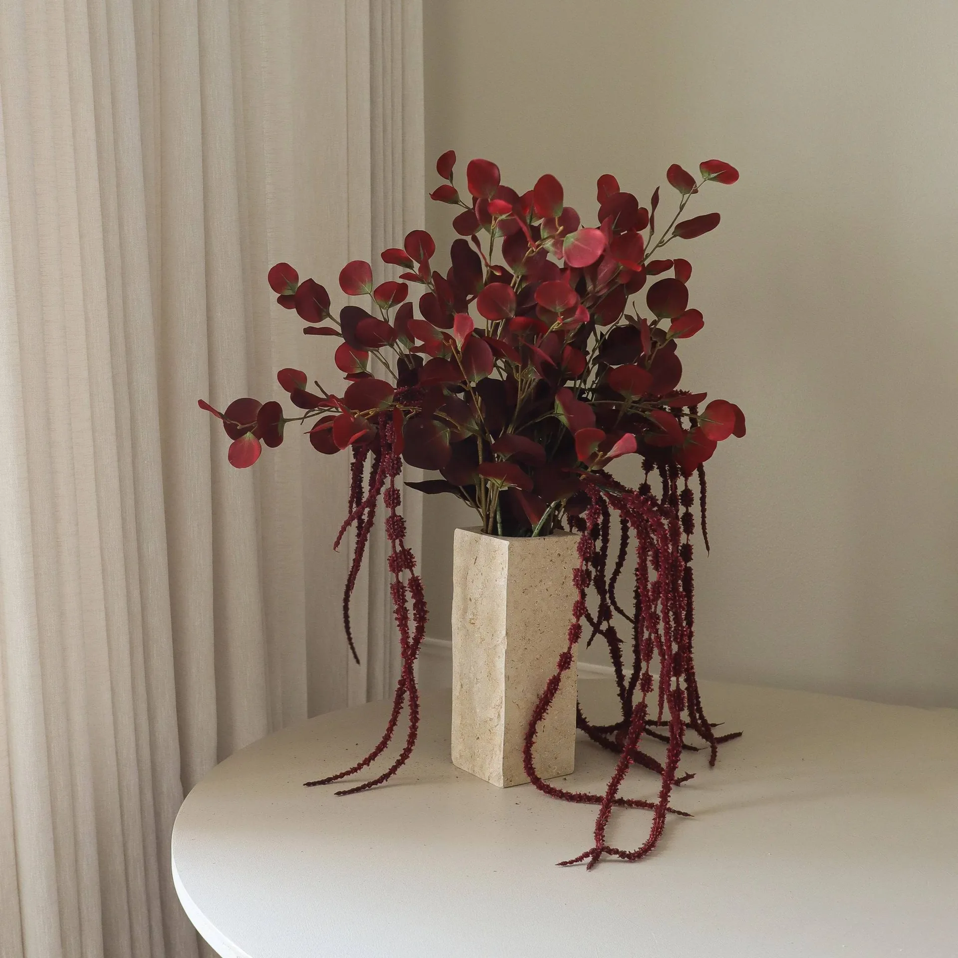 Burgundy veil tekokukkakimppu, Eukalyptus, amarantti, 84 cm Botané