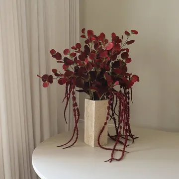 Burgundy veil tekokukkakimppu - Eukalyptus, amarantti, 84 cm - Botané