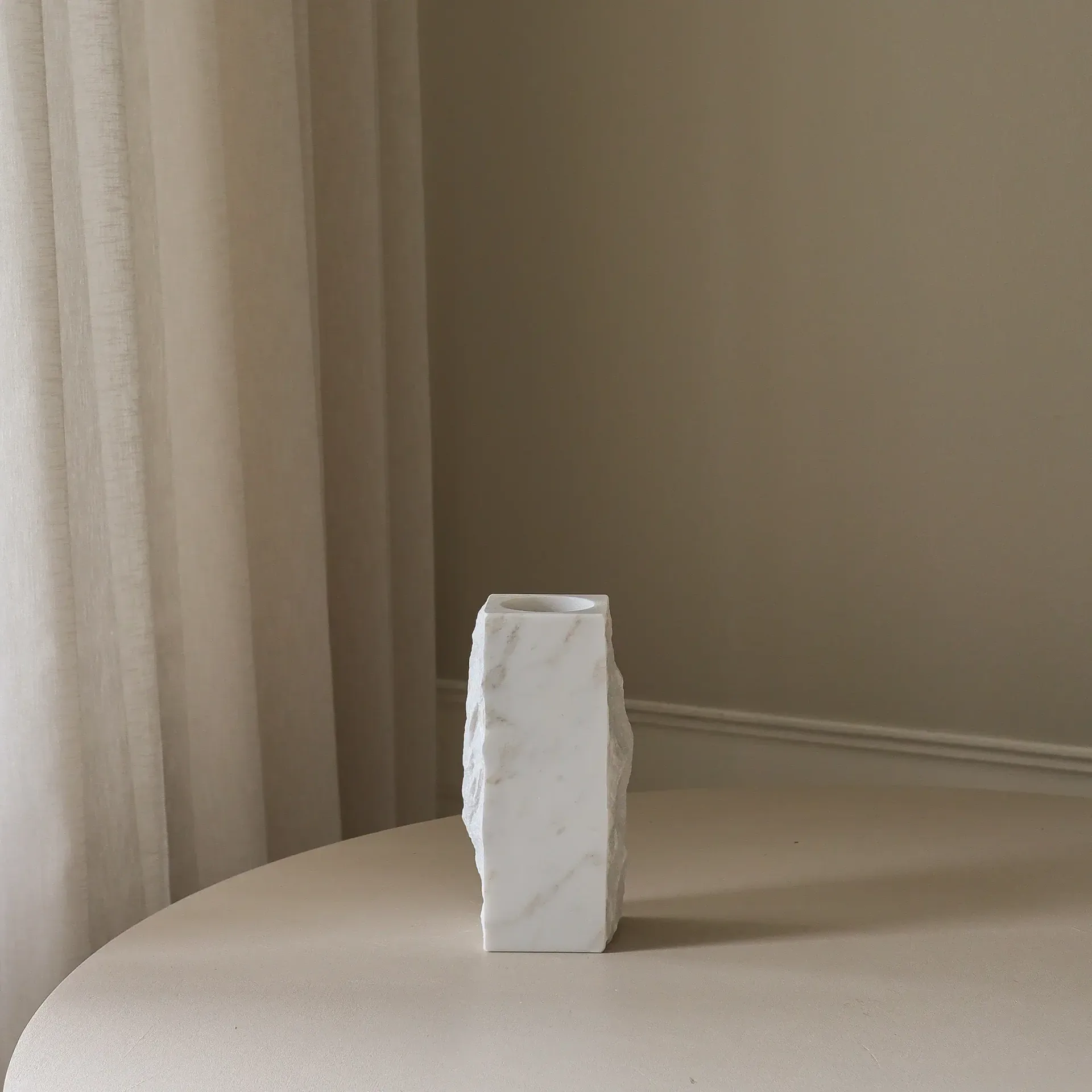 Carrara Edge marmorimaljakko, Pieni, 25 cm Botané
