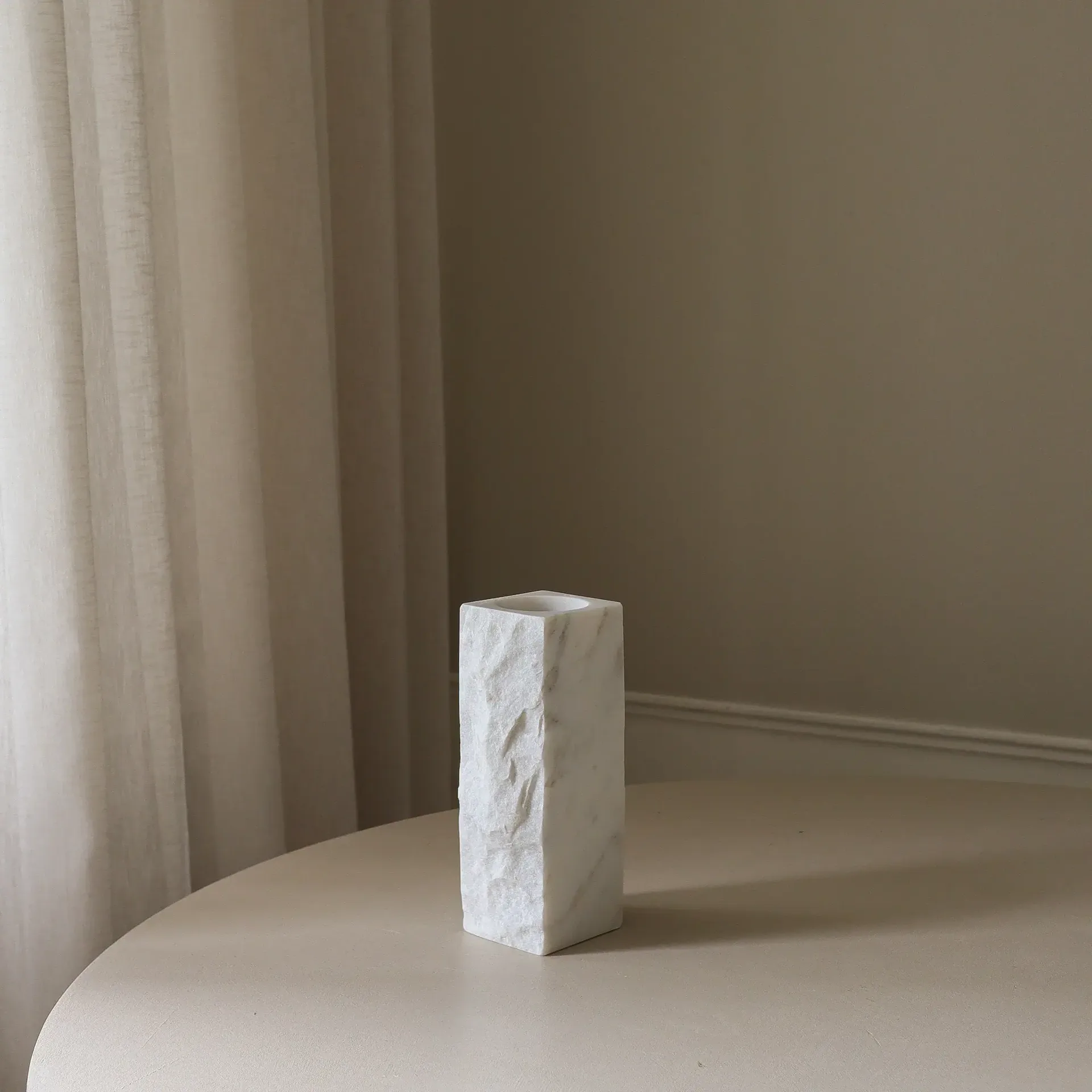 Carrara Edge marmorimaljakko, Pieni, 25 cm Botané