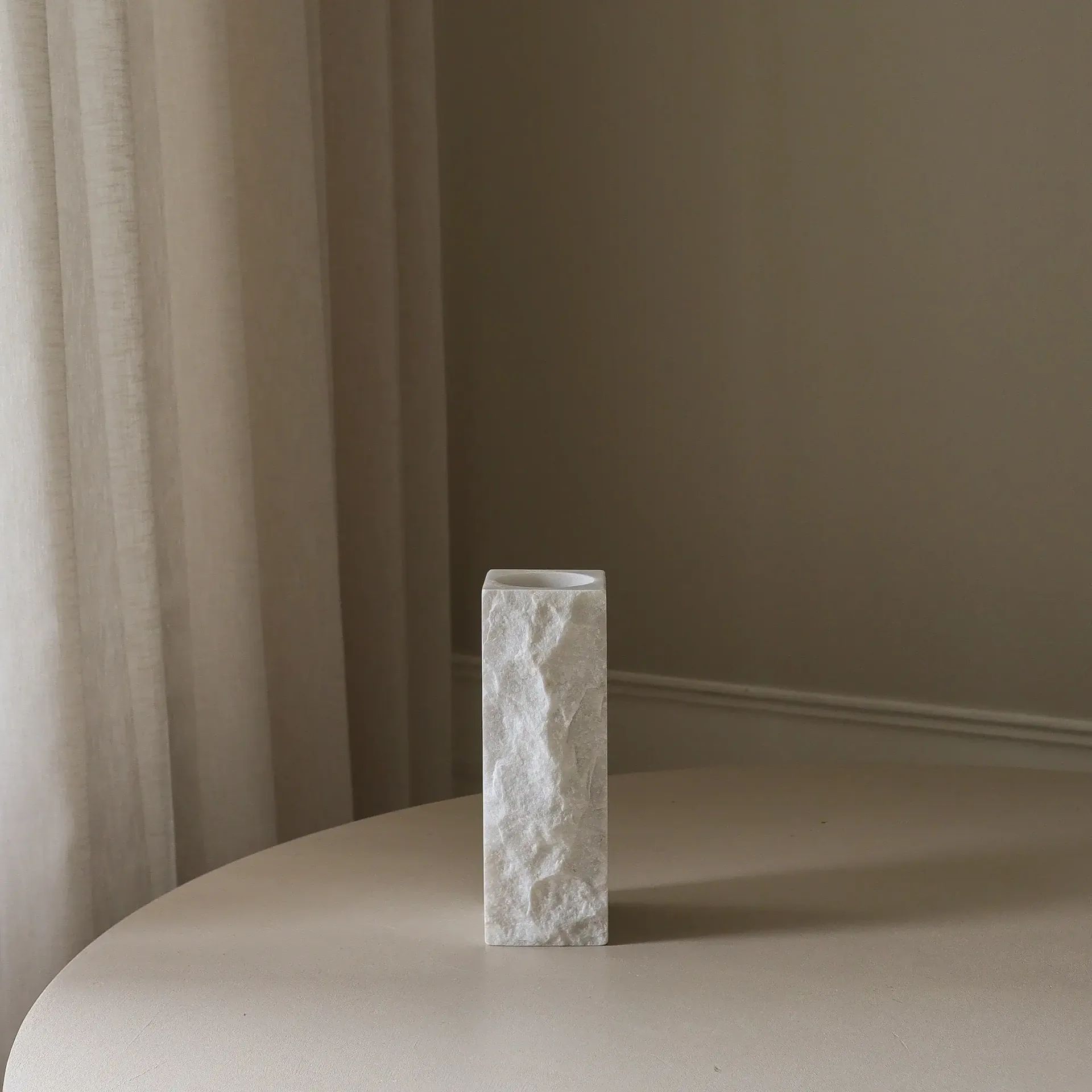 Carrara Edge marmorimaljakko, Pieni, 25 cm Botané