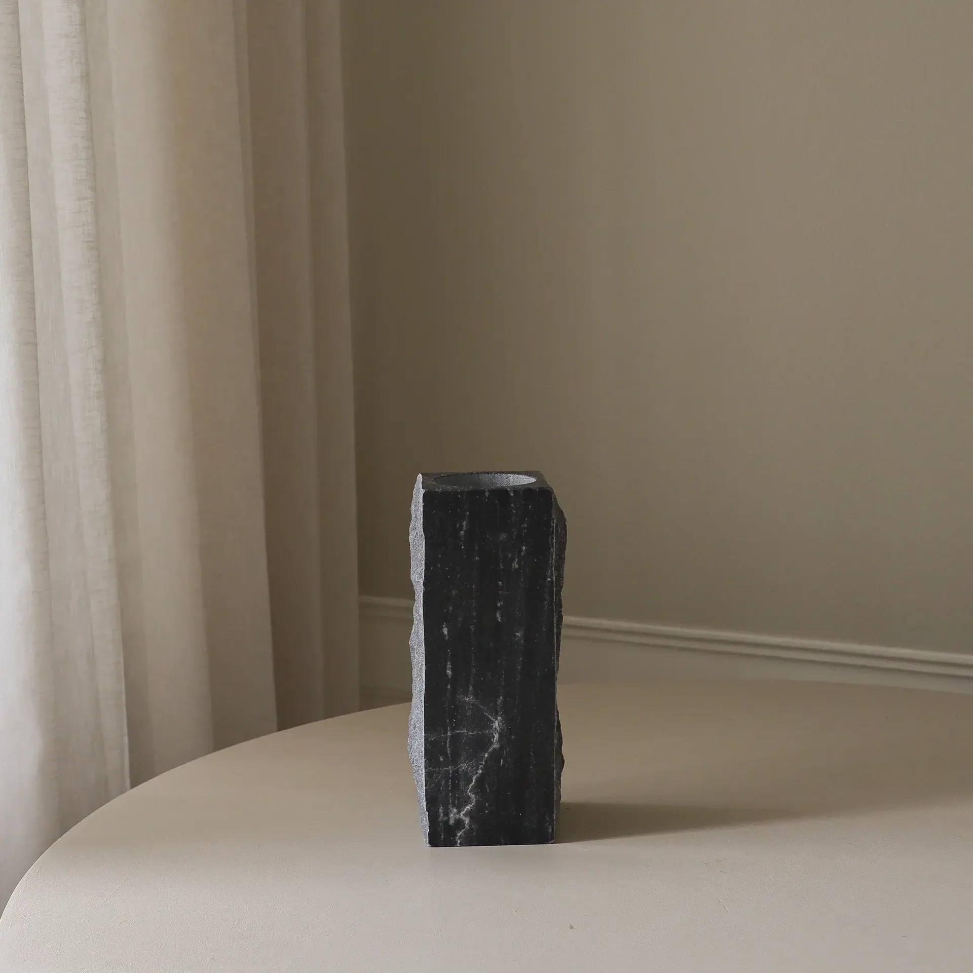 Cartier Edge marmorimaljakko, Medium, 30 cm Botané