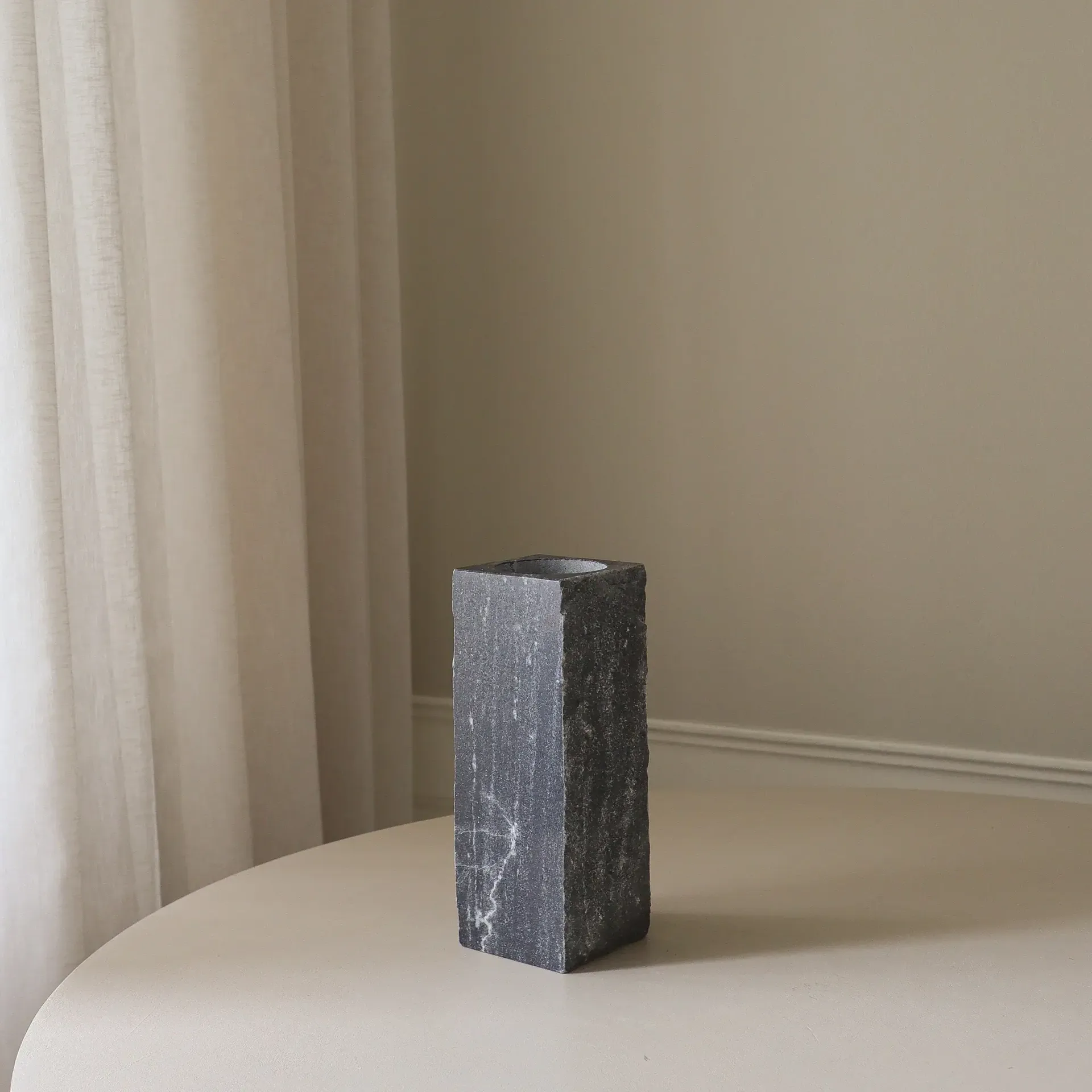 Cartier Edge marmorimaljakko, Medium, 30 cm Botané