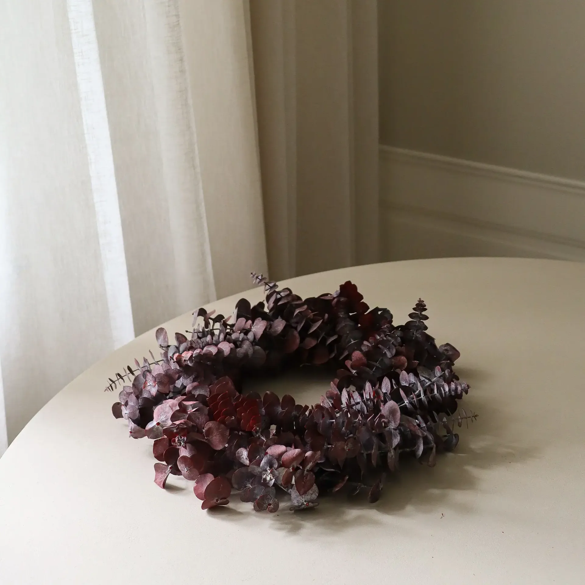 Eucalyptus Wreath kranssi, Tummanpunainen, Ø40 cm Botané