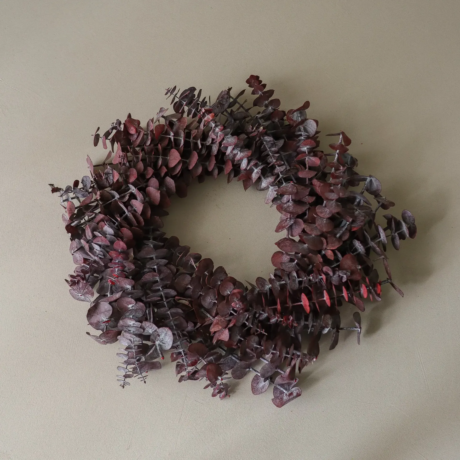Eucalyptus Wreath kranssi, Tummanpunainen, Ø40 cm Botané