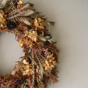 Golden Meadow Wreath seppele - Hortensia–kuivattu heinä–saniainen–jäniksenkorvat, Ø40 cm - Botané