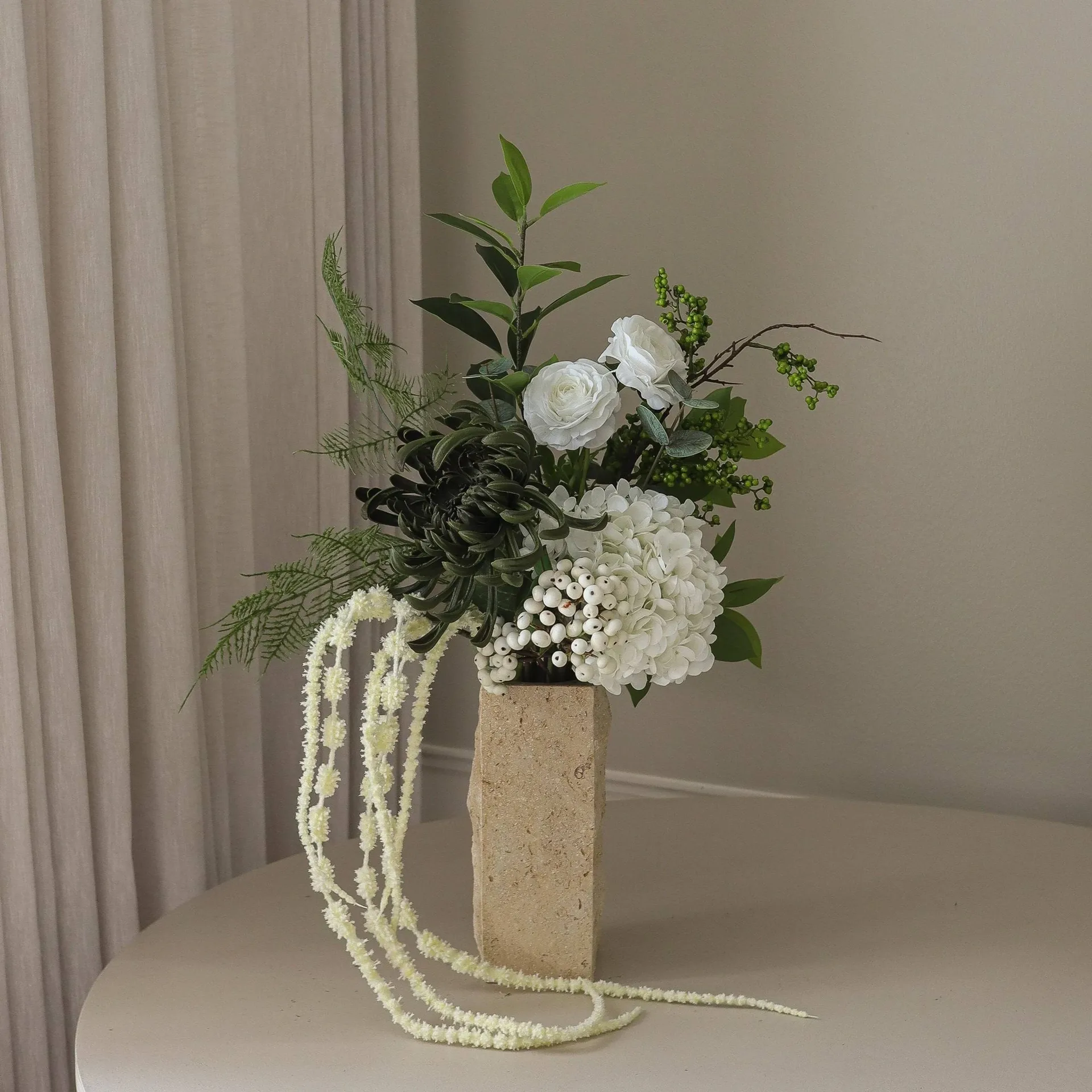 Green veil tekokukkakimppu, ranunkeli, hortensia, amarantti, 85 cm Botané