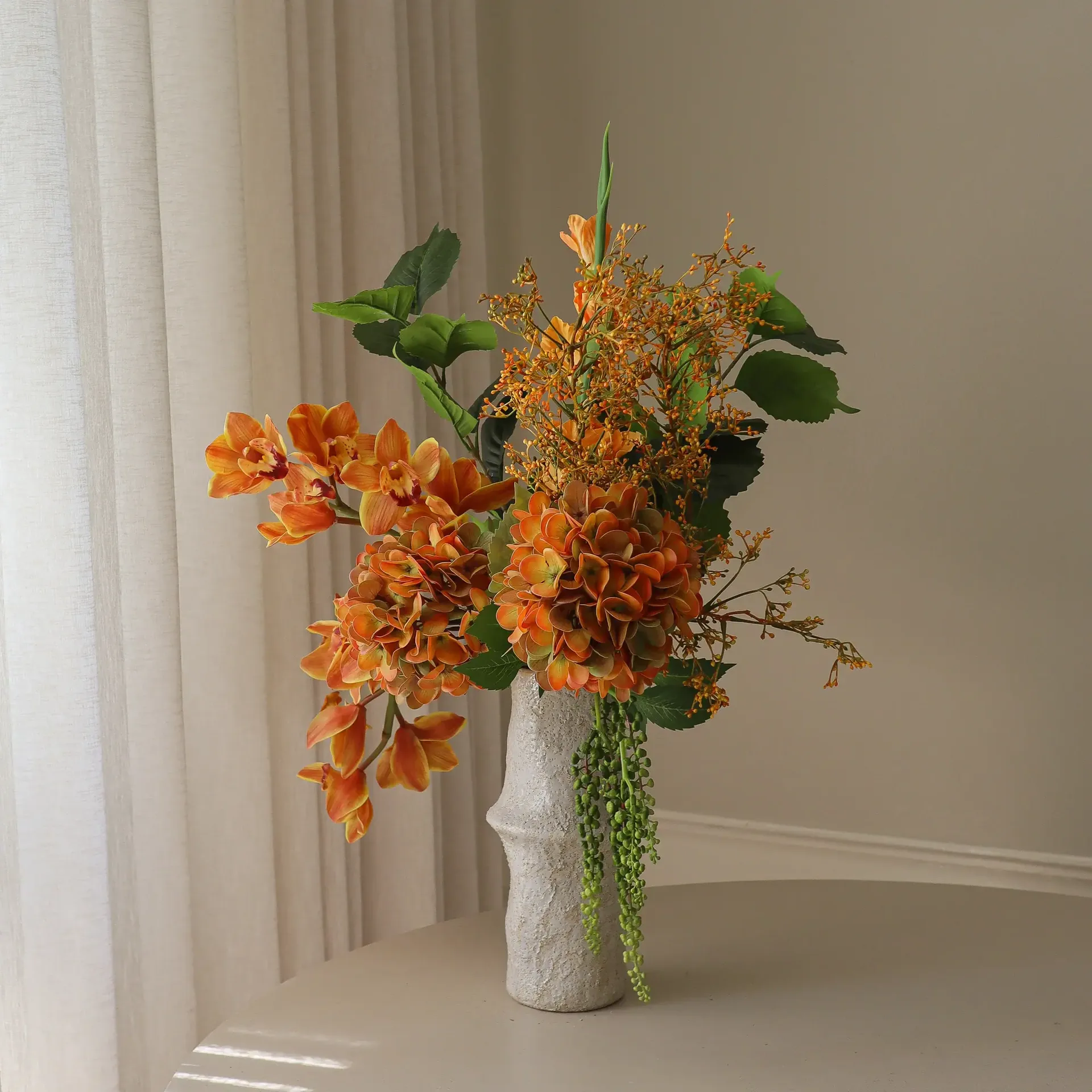 The Orangery tekokimppu, Kymbidiumorkidea–gladiolus–hortensia, 85 cm, 10 kpl Botané
