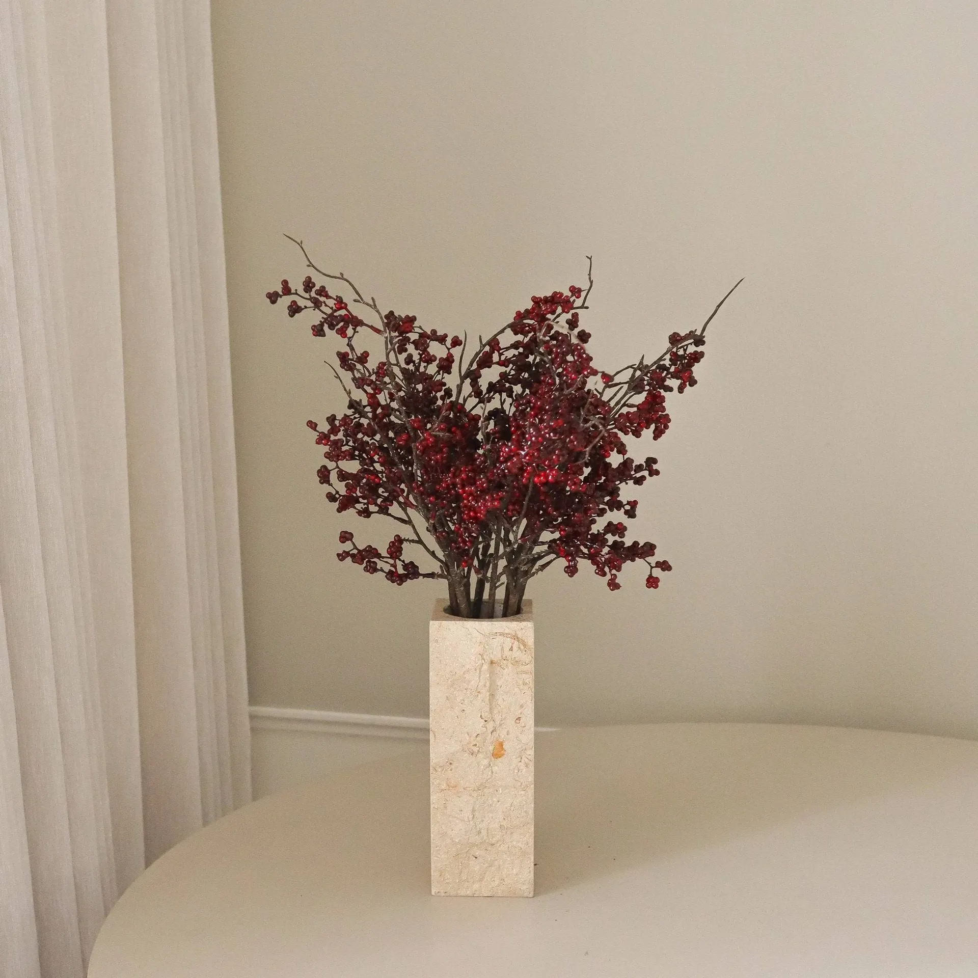 Wild Berry tekokukkakimppu, Tummanpunaiset marjaoksat, 66 cm Botané
