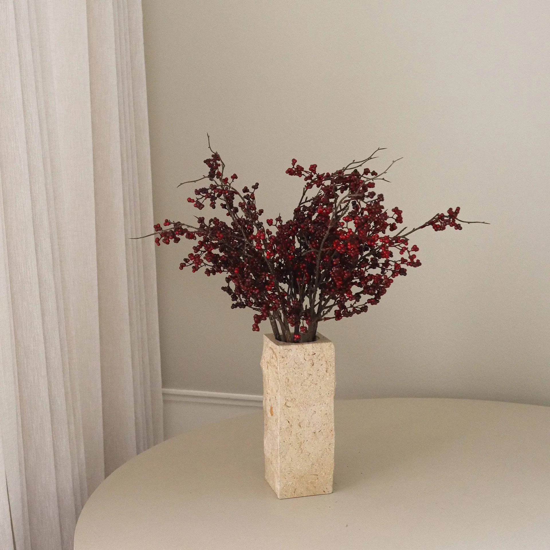 Wild Berry tekokukkakimppu, Tummanpunaiset marjaoksat, 66 cm Botané