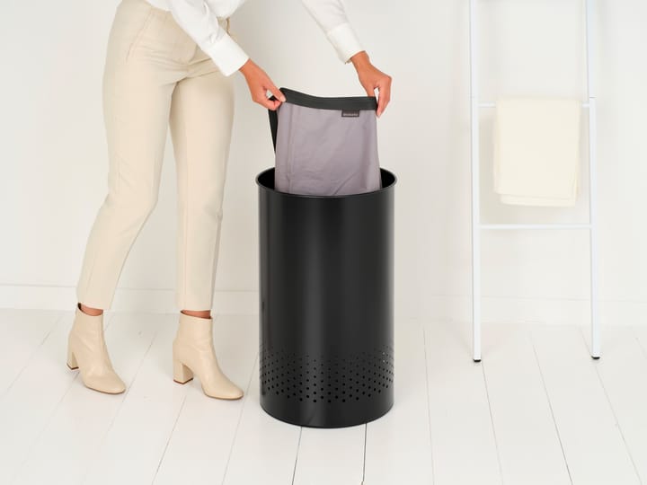 Brabantia pyykkikori muovikannella 60 L, Mattamusta Brabantia