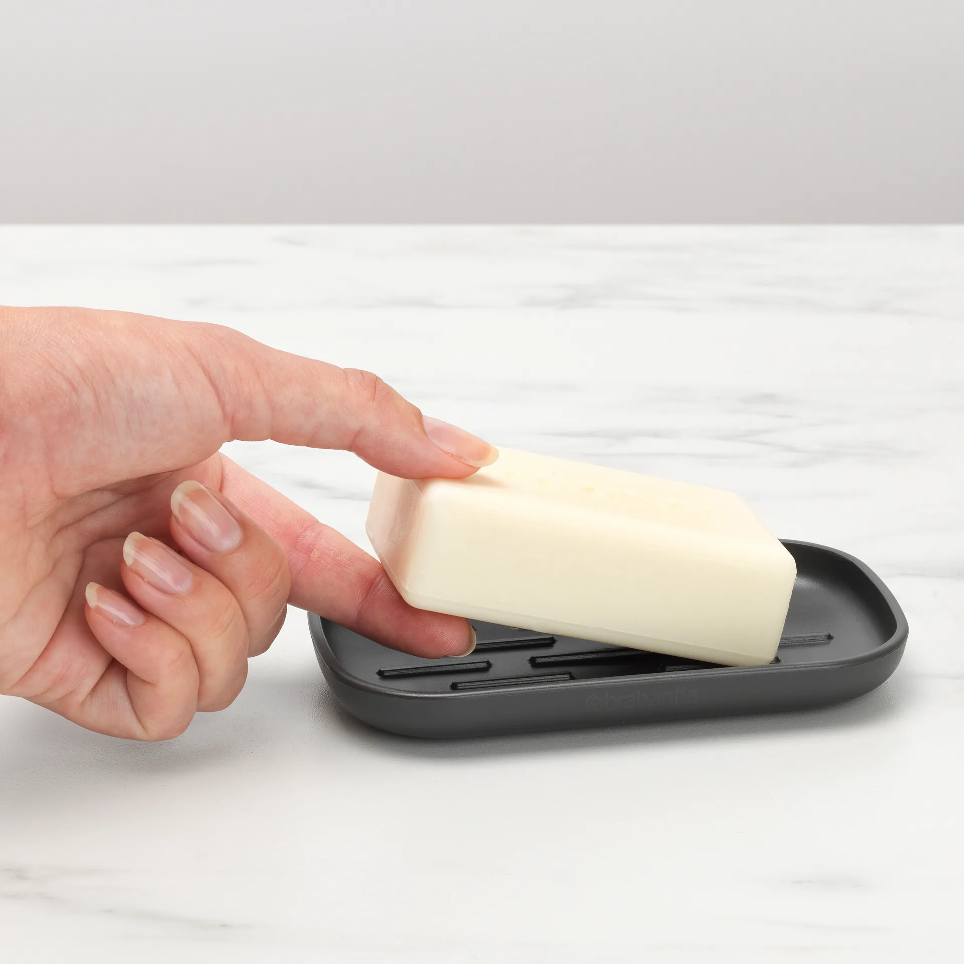 Brabantia ReNew saippua-astia, Tummanharmaa Brabantia