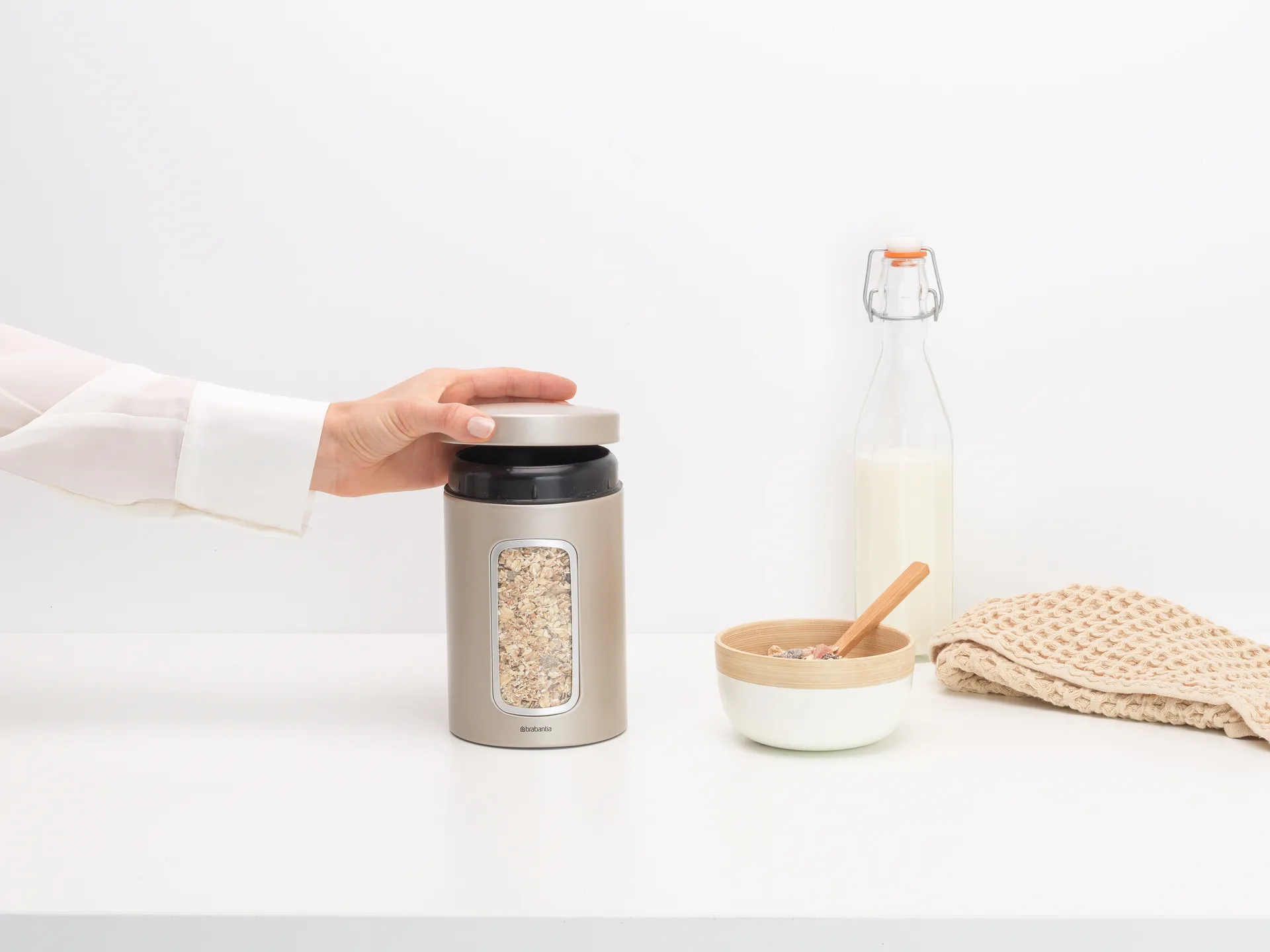 Brabantia säilytyspurkki ikkunalla 1,4 l, Metallic Gold Brabantia