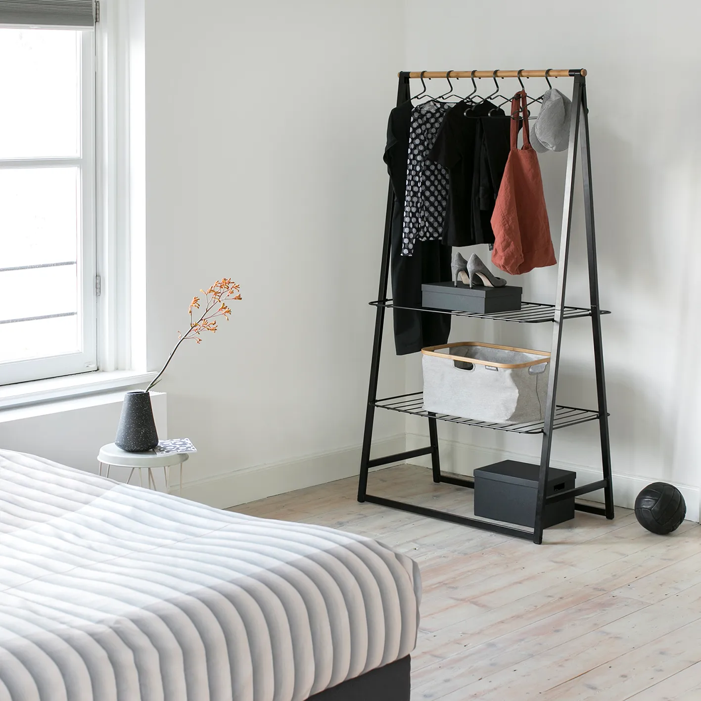 Linn vaateteline large, Musta Brabantia