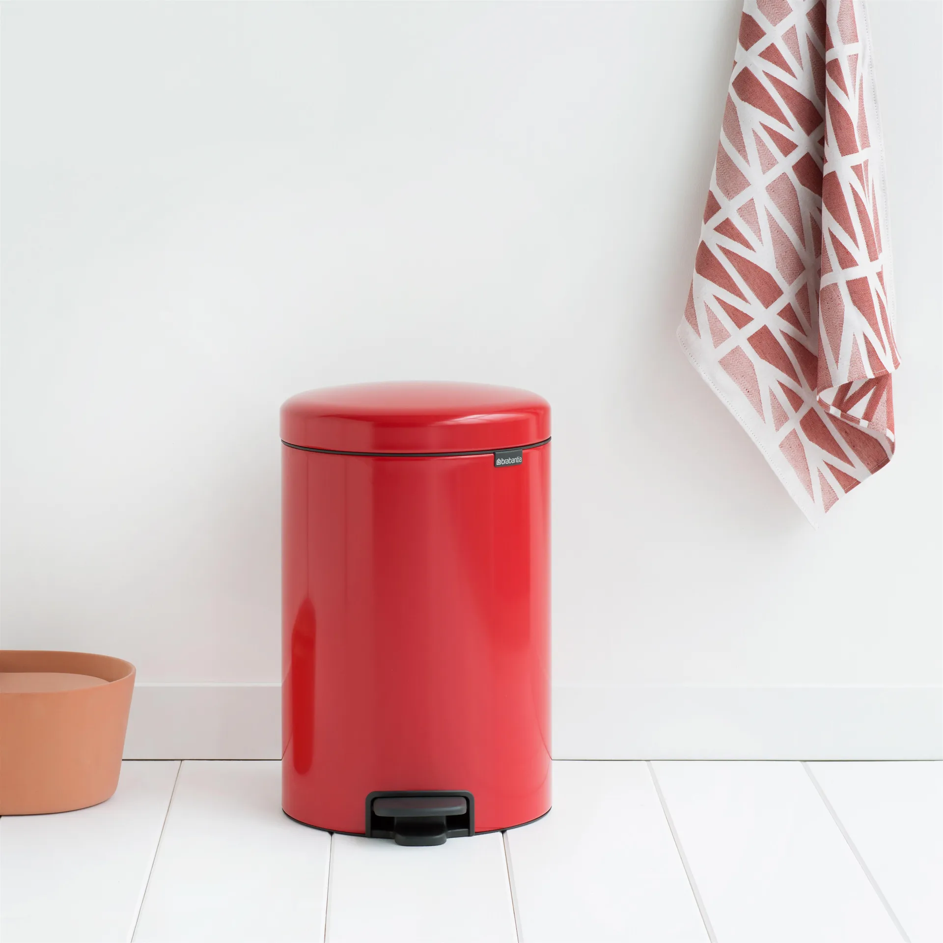 New Icon poljinroskis 20 litraa, passion red (punainen) Brabantia
