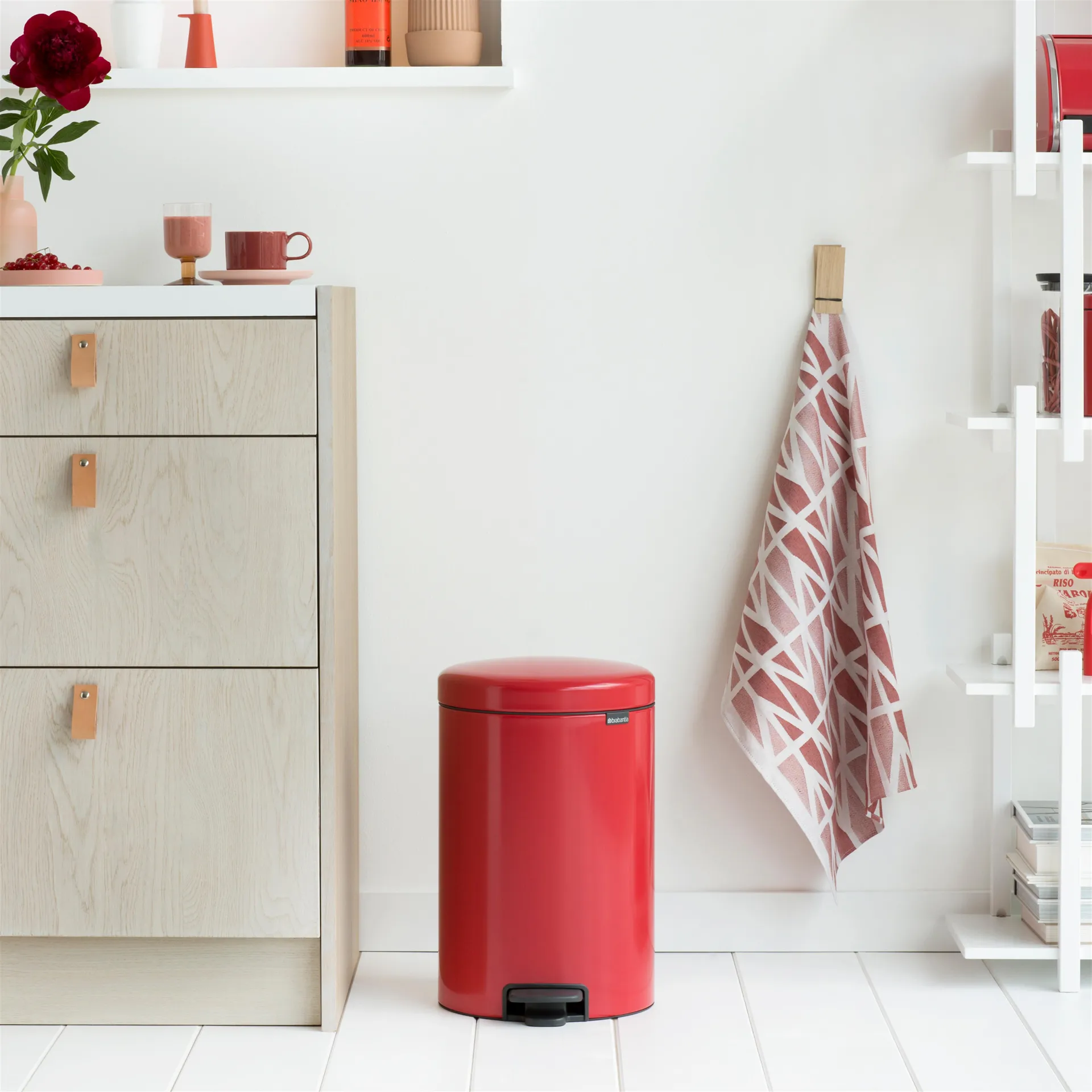 New Icon poljinroskis 20 litraa, passion red (punainen) Brabantia