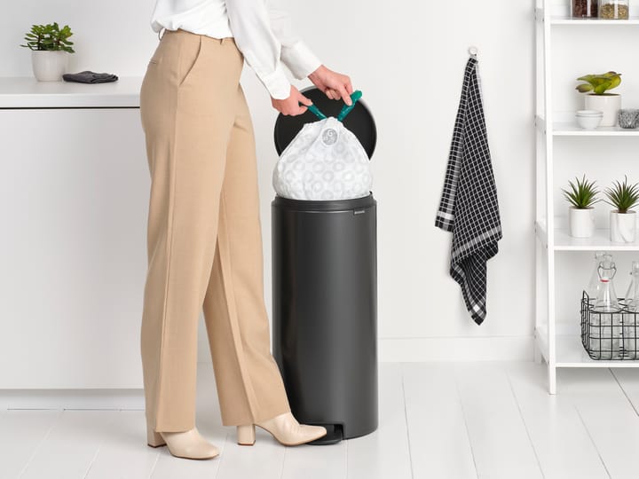 New Icon poljinroskis 30 litraa, Confident Grey Brabantia