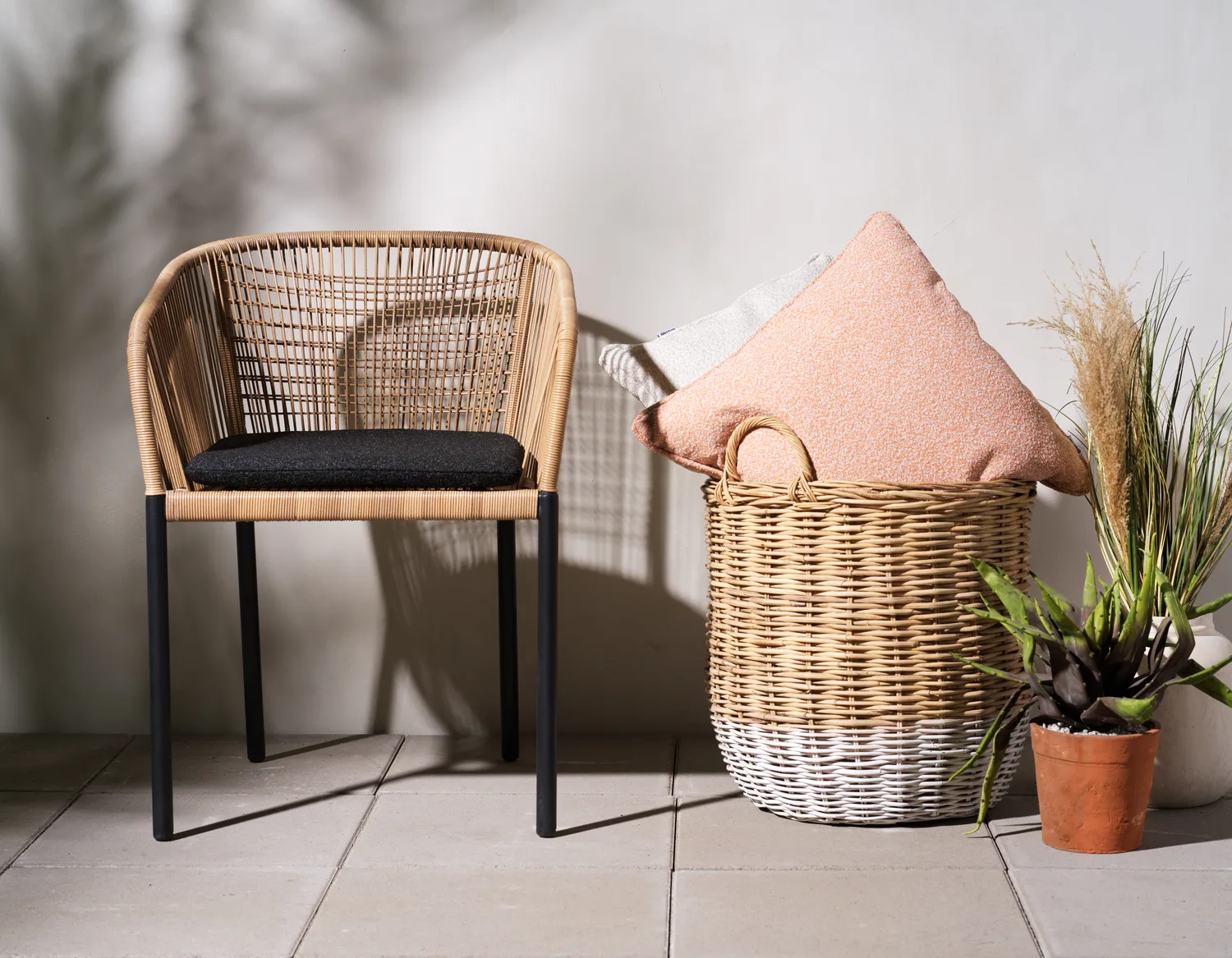 Delta käsinojatuoli, Musta luonnollinen Brafab