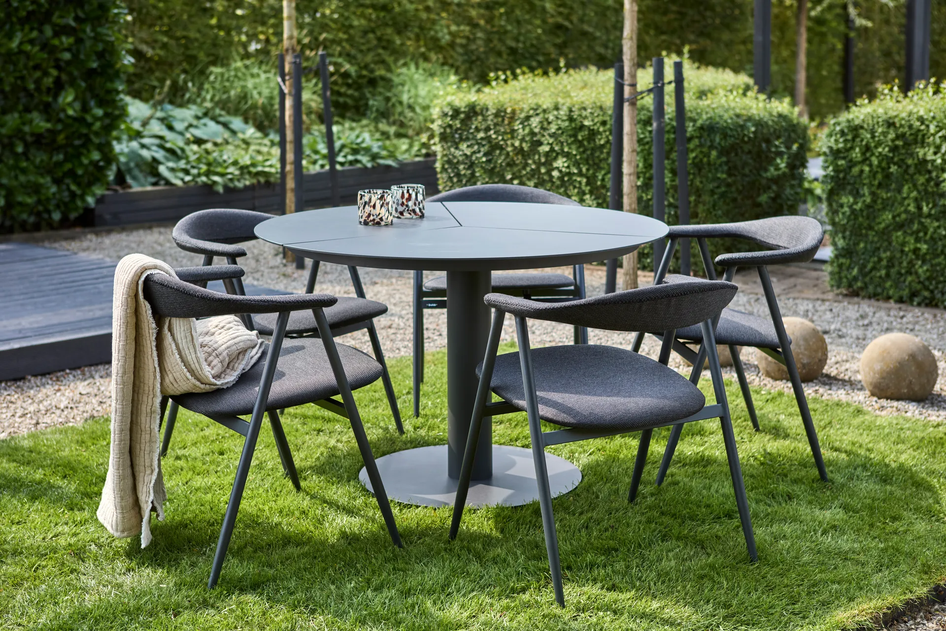 Peace ruokapöytään Ø110 cm Anthracite,  Brafab
