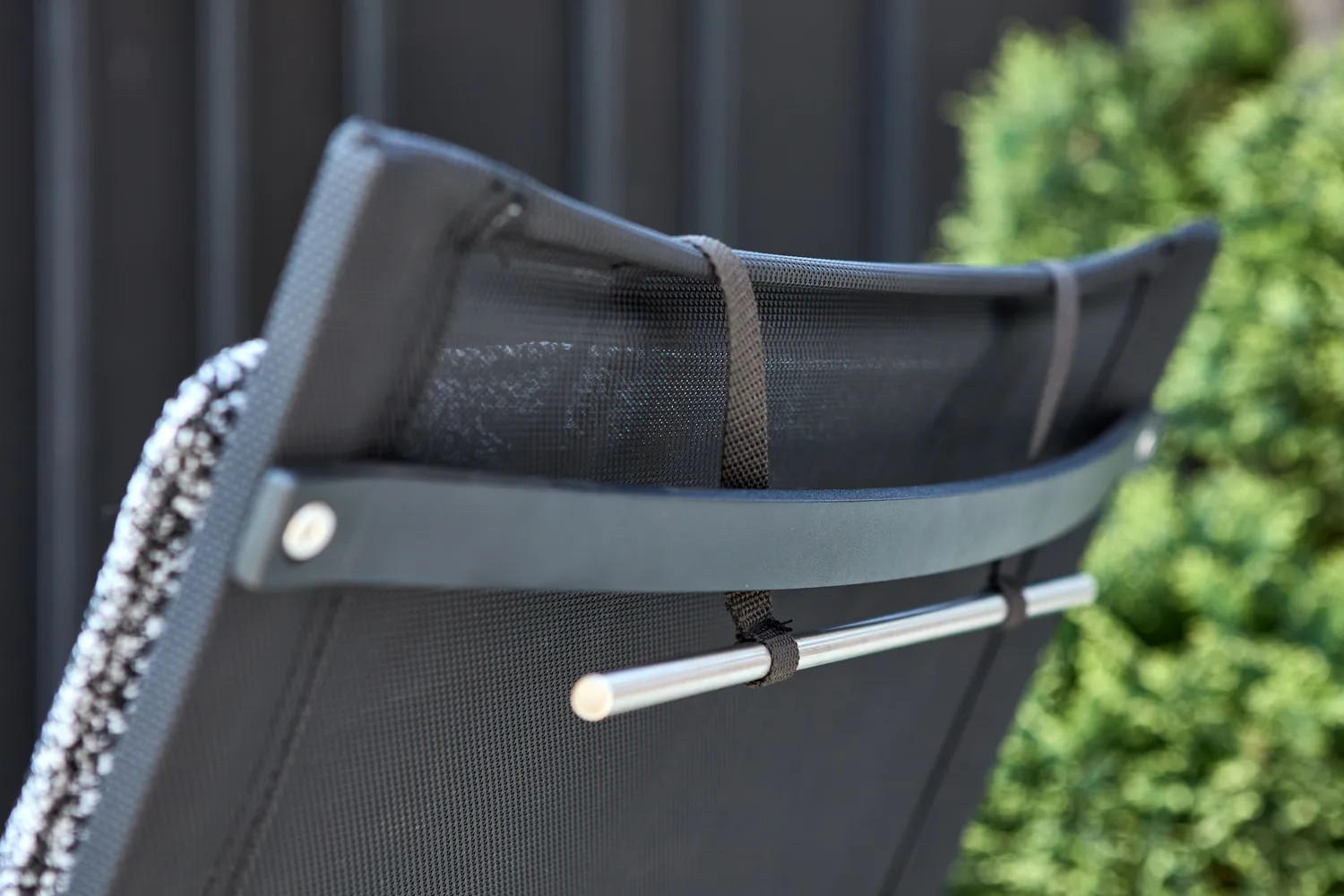 Soro-lepotuoli, Musta teddy ant Brafab