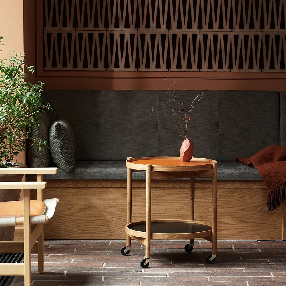 Bølling Tray Table model 50 -rullapöytä, Clay, käsittelemätön pyökkirunko Brdr. Krüger