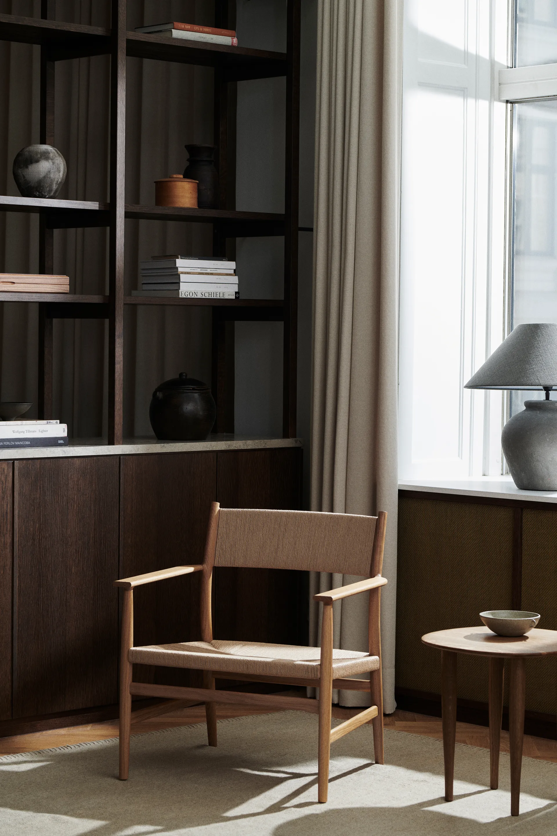 Jari sivupöytä Ø 45 cm, Savuöljytty tammi Brdr. Krüger