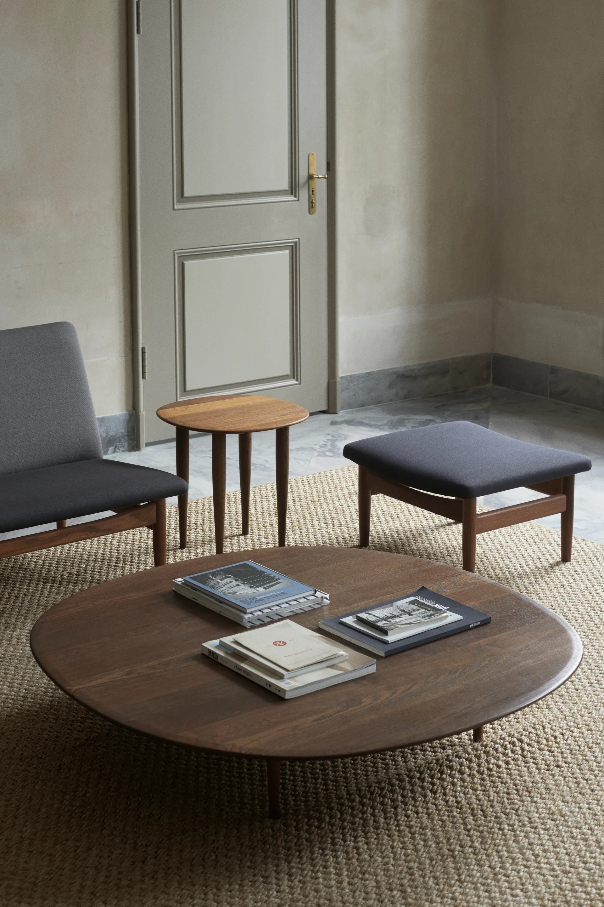 Jari sivupöytä Ø 45 cm, Savuöljytty tammi Brdr. Krüger