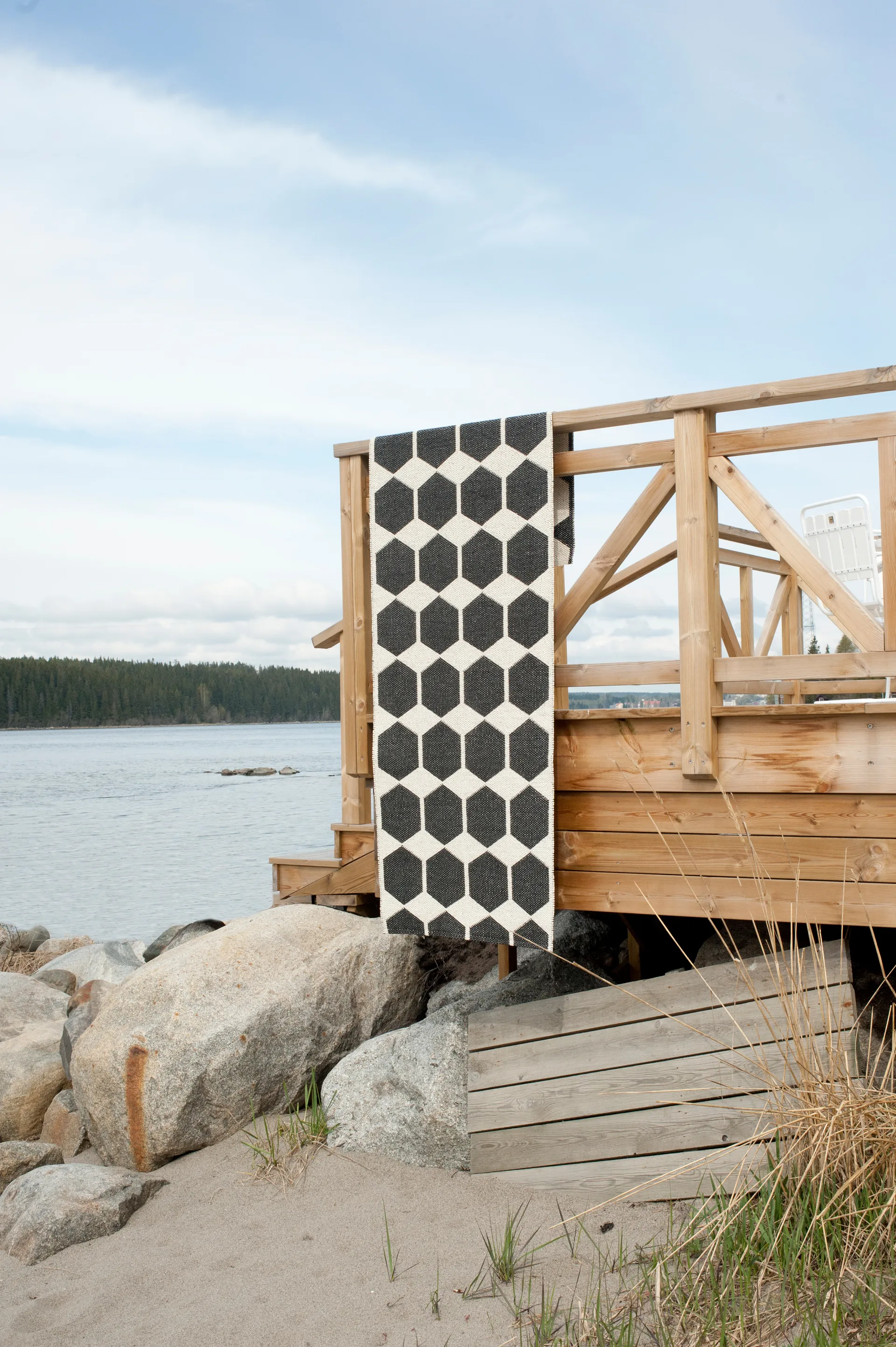 Anna matto musta iso, 150x200 cm Brita Sweden