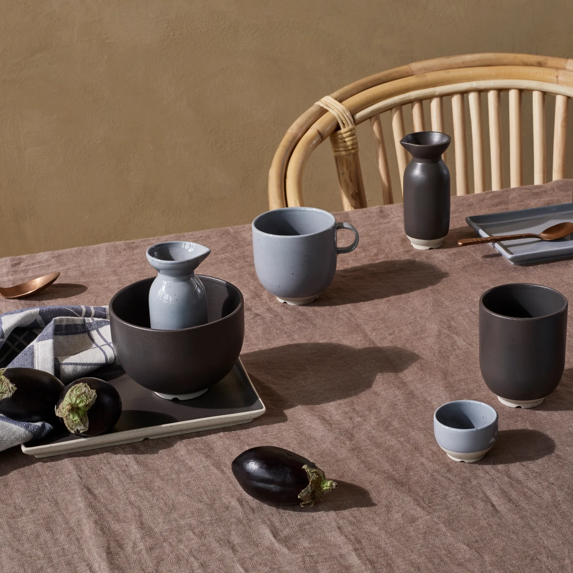 Eli lautanen 17,6x20 cm, Matte charcoal Broste Copenhagen