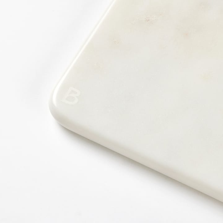 Olina leikkuulauta 26x30 cm - White marble - Broste Copenhagen