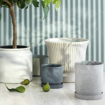 Polaris ruukku aluslautasella Ø 14 cm - Ceramic drizzle (harmaa) - Broste Copenhagen
