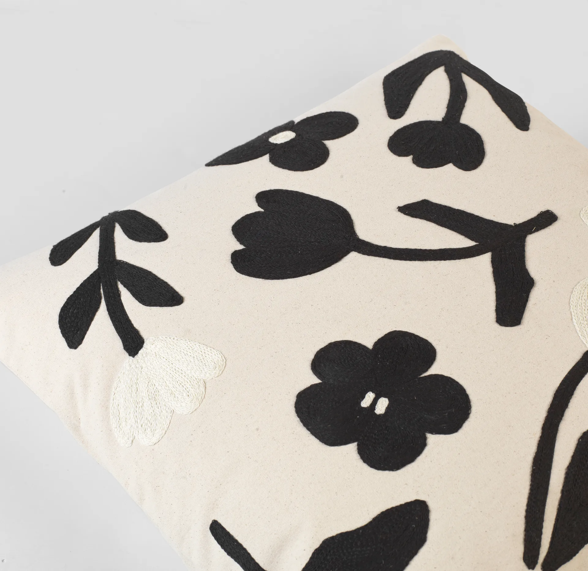 Rosita tyynynpäällinen 50x50 cm, Black-natural Broste Copenhagen