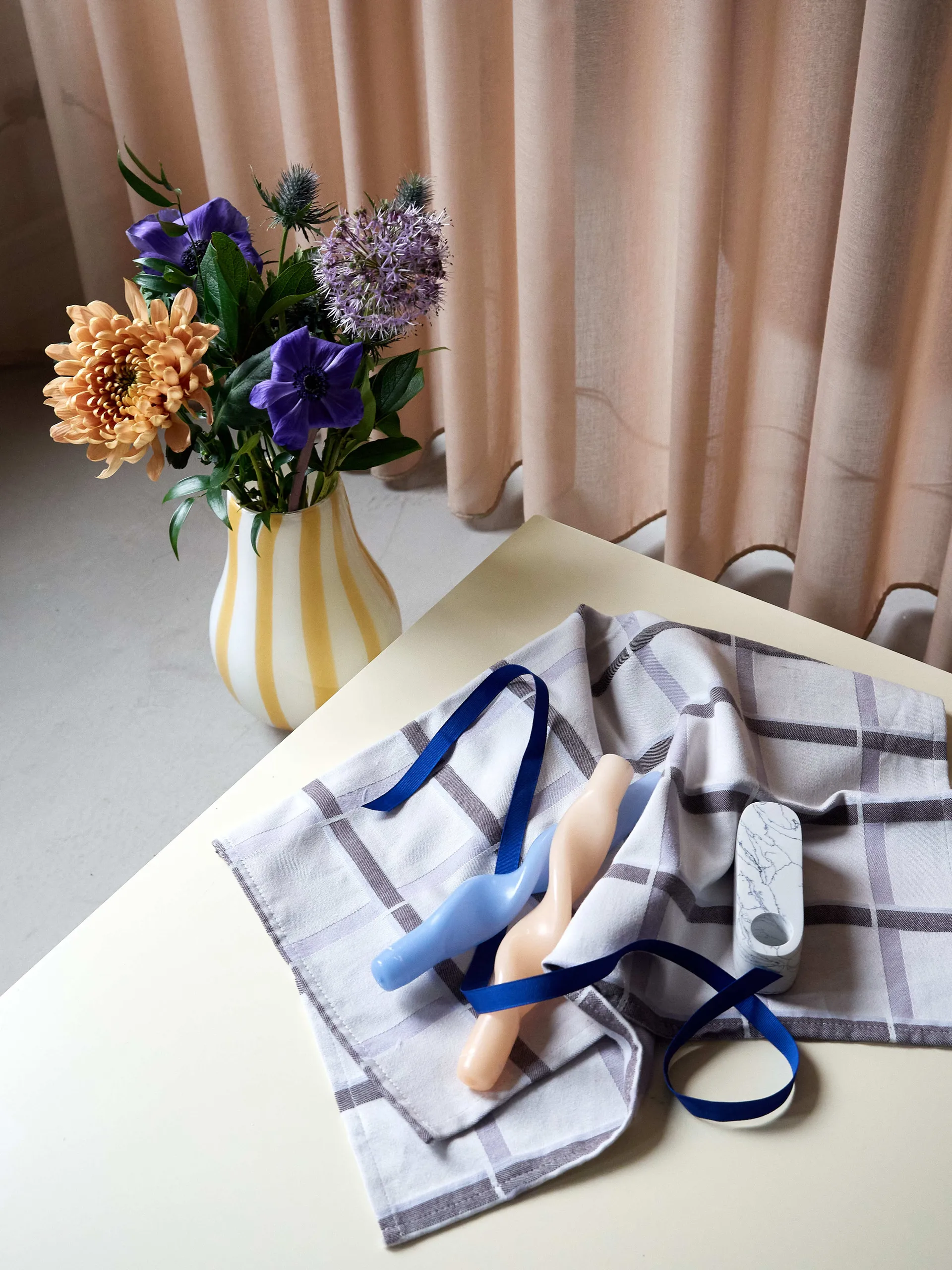 Twist twisted candles kierretty kynttilä 23 cm 2-pakkaus, Walnut Broste Copenhagen