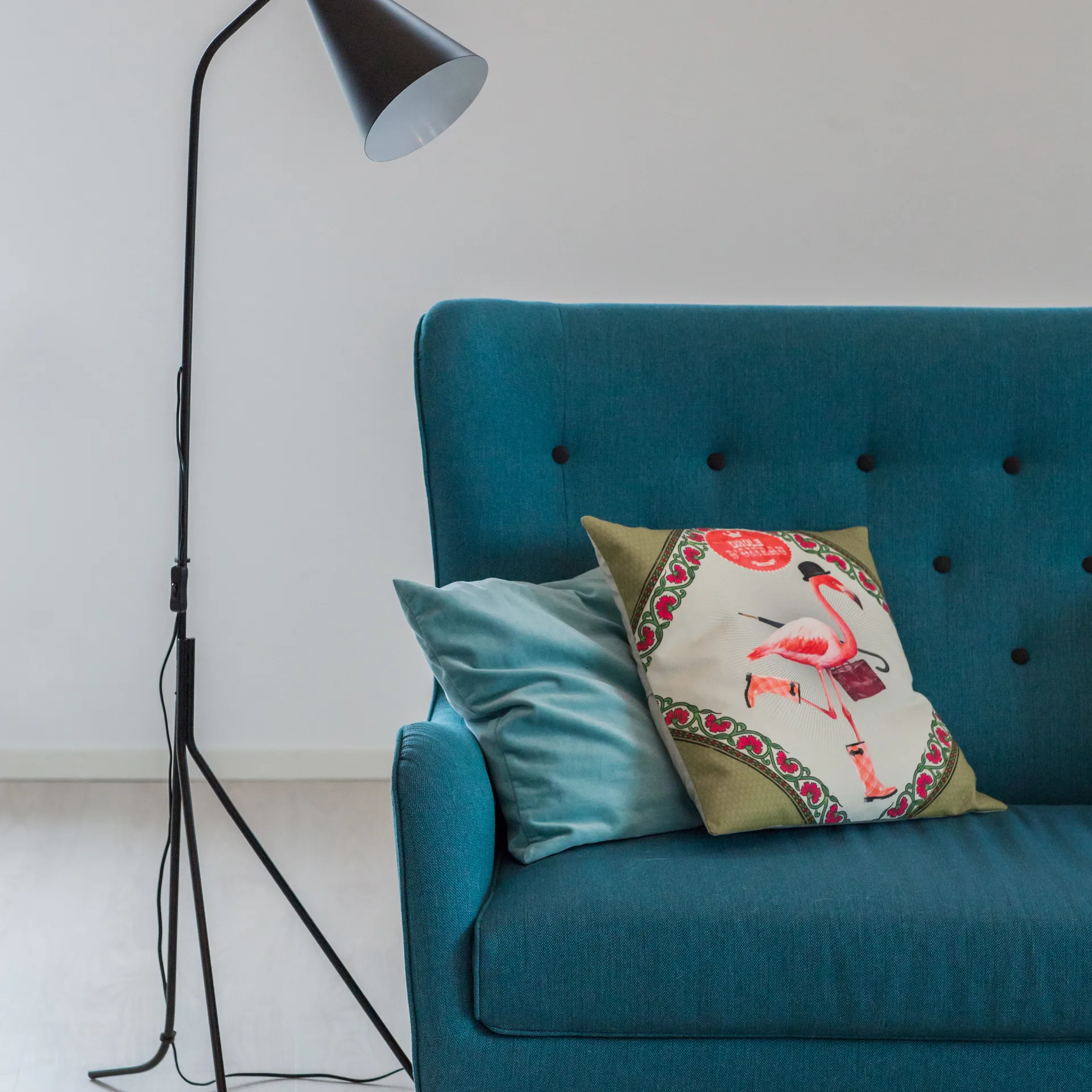 Yukon lattiavalaisin, Mattamusta By Rydéns