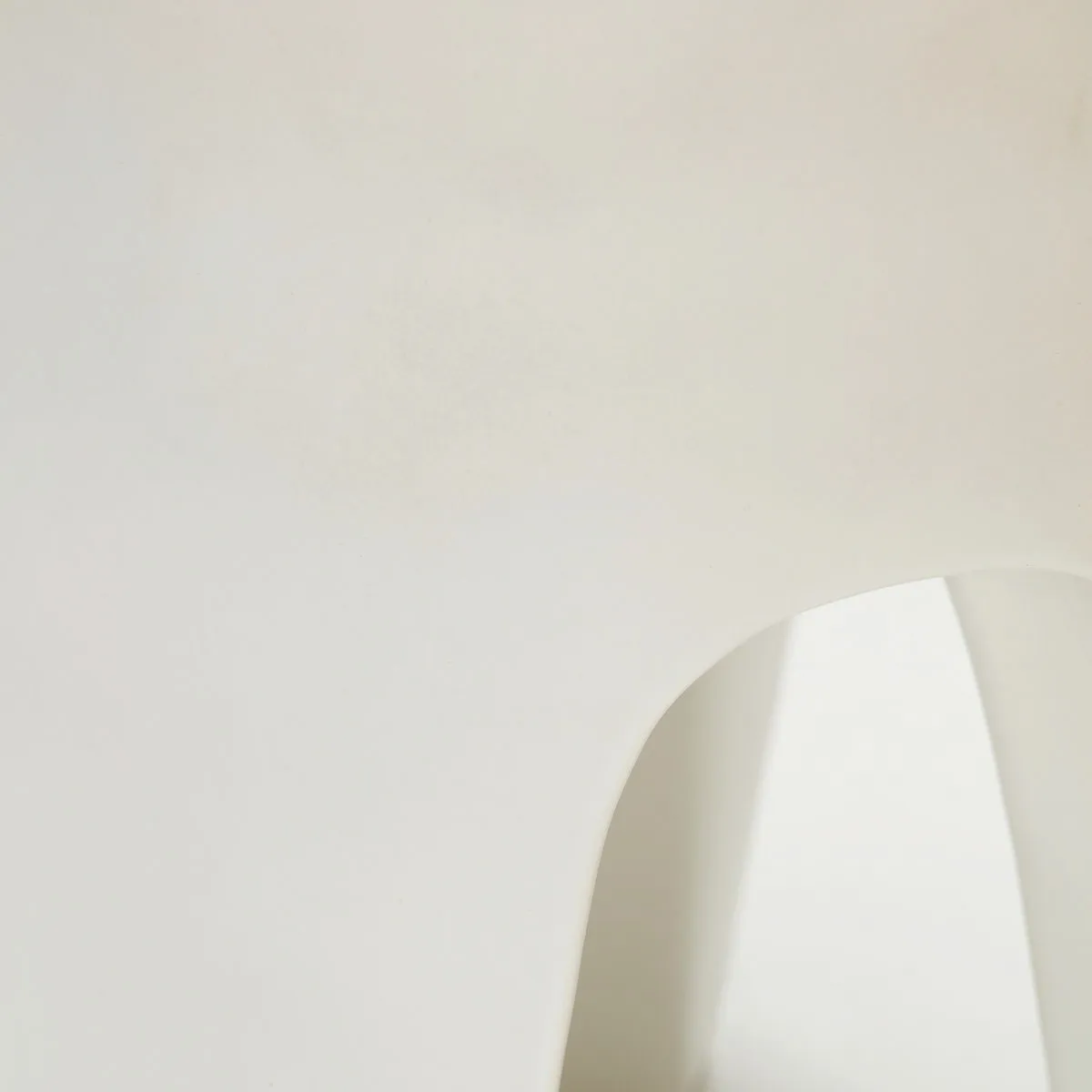 Besshoei sivupöytä Ø 35 cm, Snow byNORD