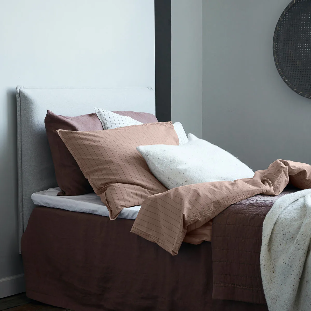 Dagny pussilakana, Straw-bark byNORD